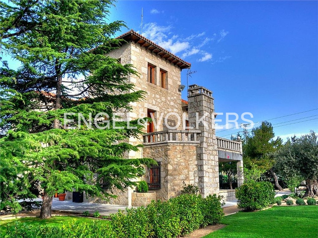 Little stately Palace in Torrelodones