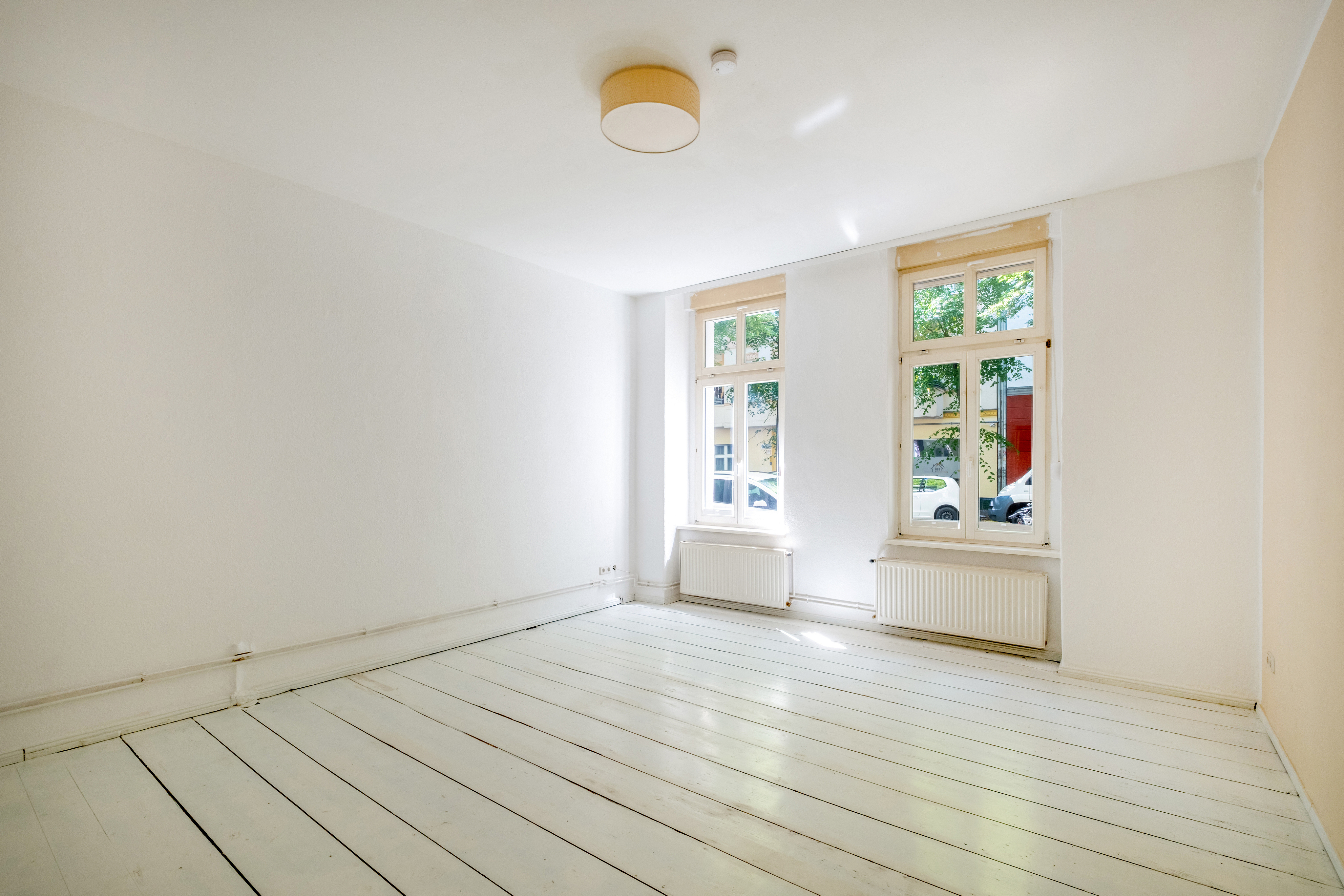Altbau charm near Boxhagener Platz – quiet 2-room apartment with potential