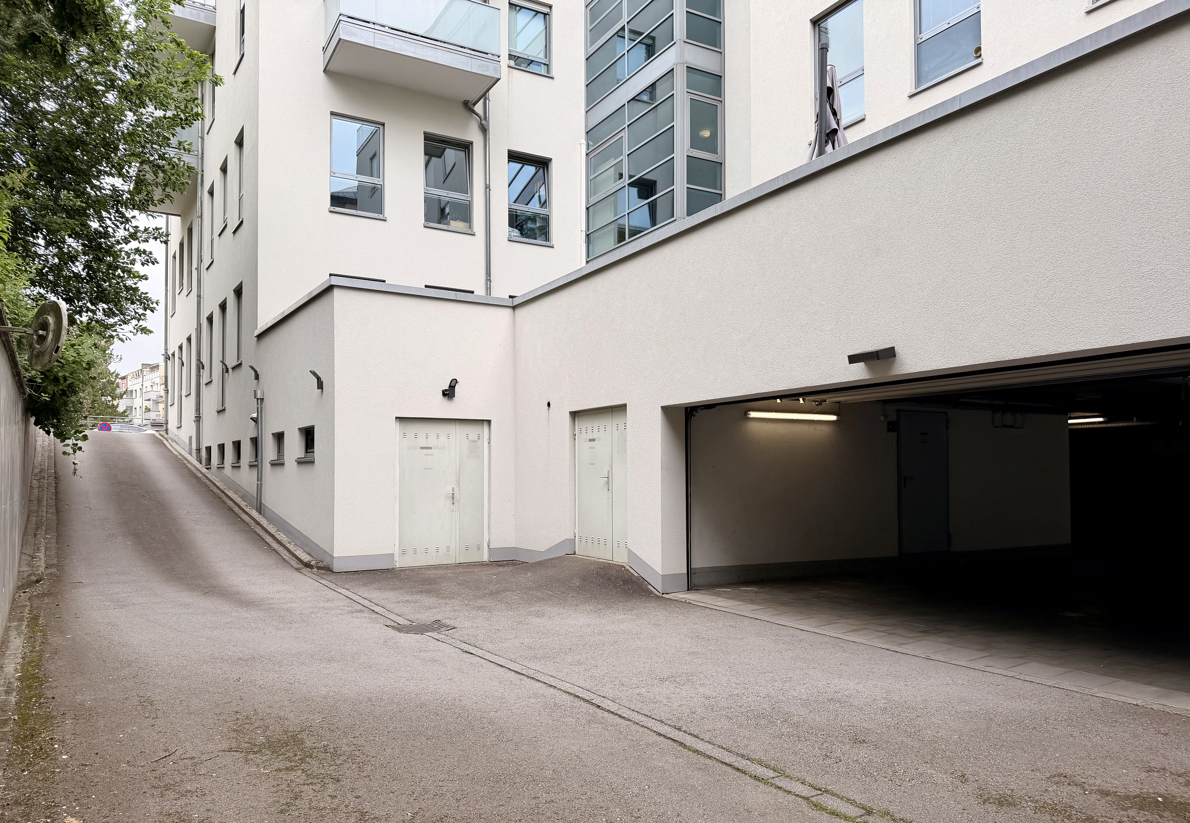 Indoor parking in Luxembourg-Merl – Near the motorway and bus stop