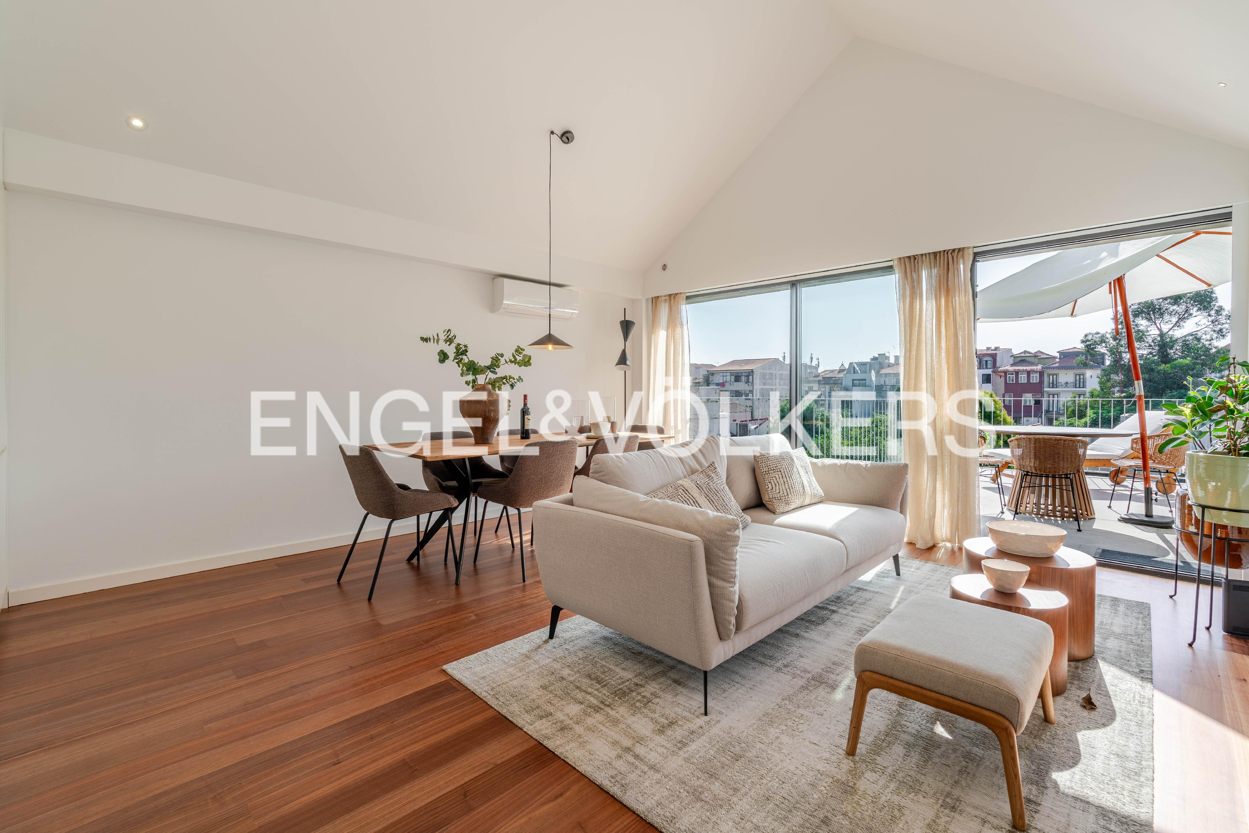 T2 with Terrace and Garage in Porto's Historic Center