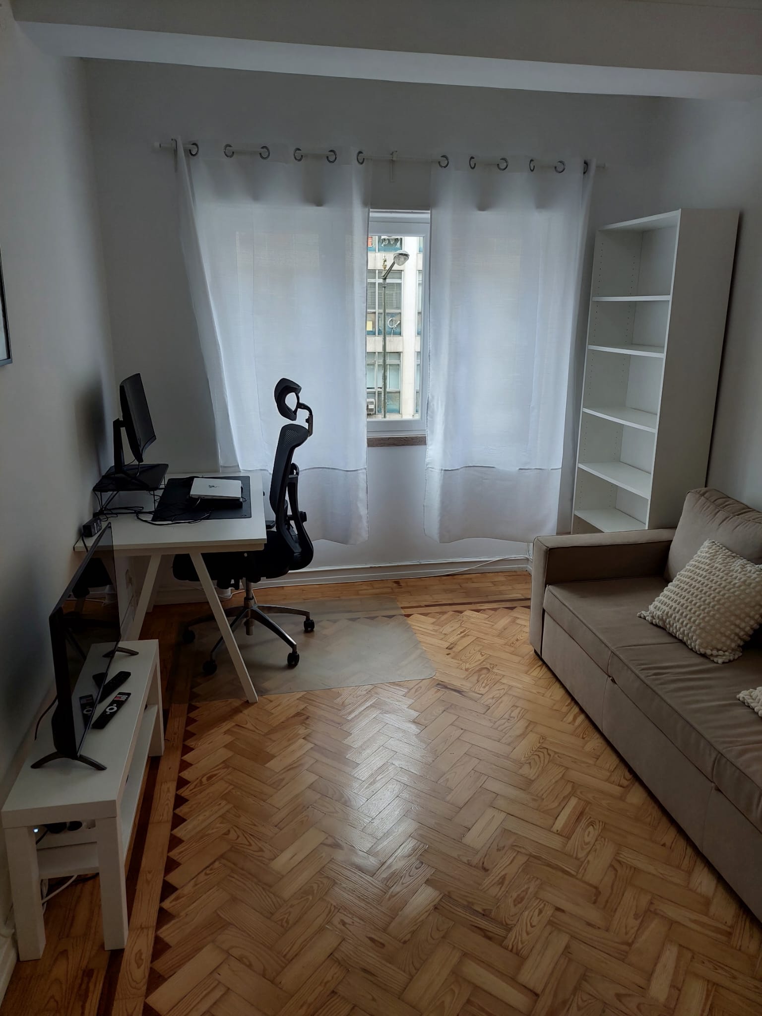 Renovated & Furnished 1-Bedroom Apartment in Arroios