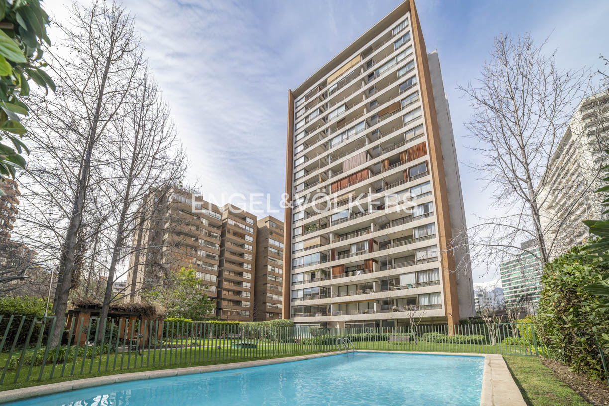 Departamento 1D 1B en Barrio Noruega, Las Condes · Estacionamiento y Bodega