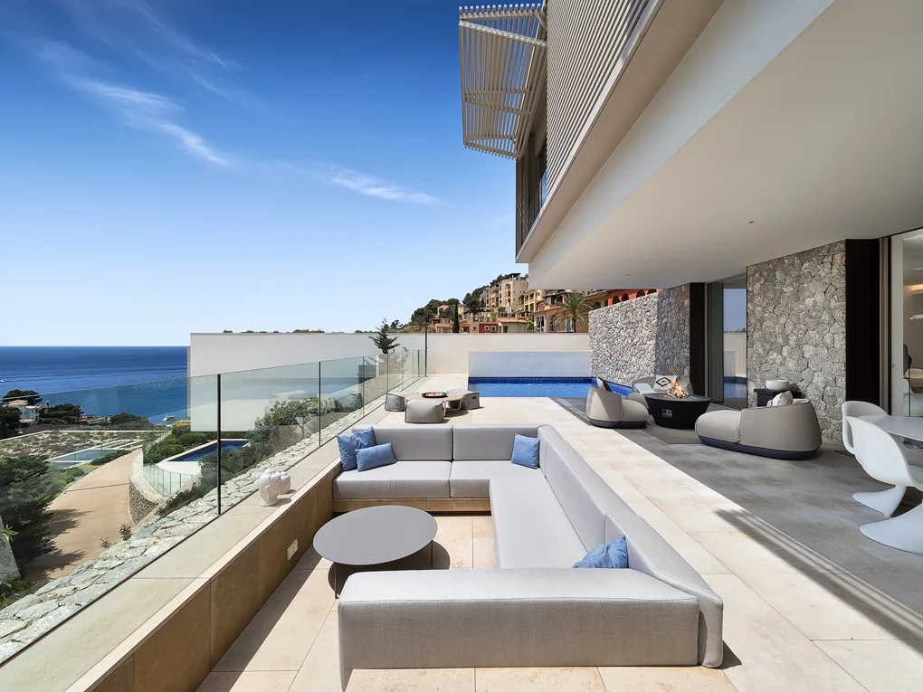 Modern new built villa with sea views