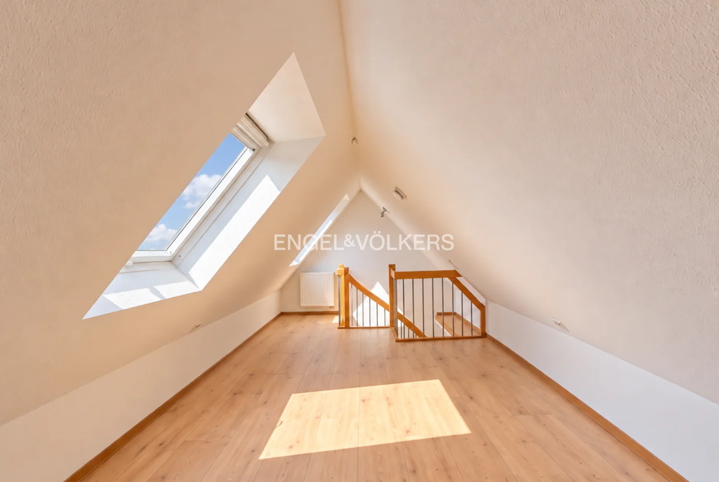 Wohnen auf zwei Ebenen – helle Maisonettewohnung mit Balkon - Photo 5