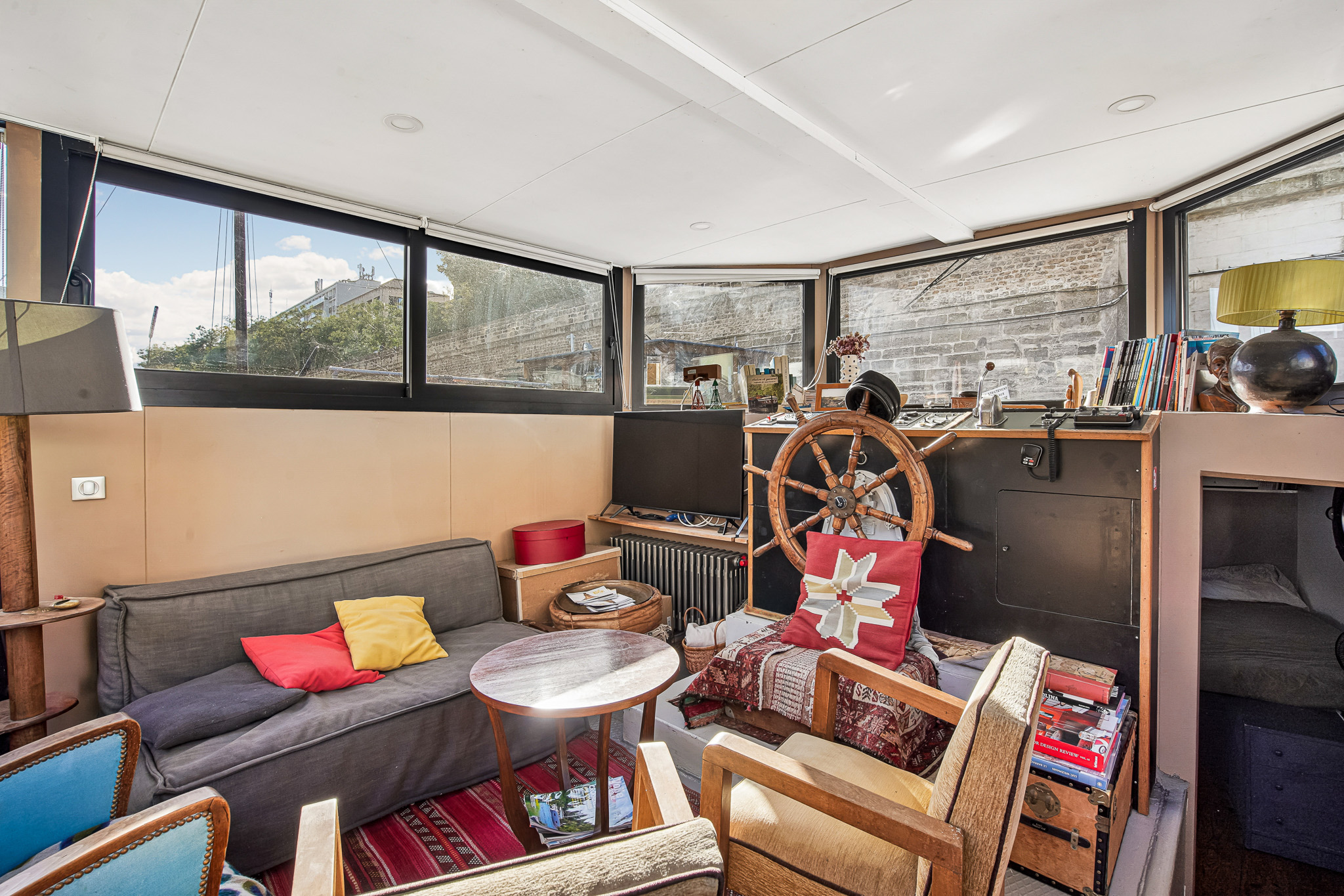 Dutch houseboat – Port de l’Arsenal – 2 bedrooms – 44.5 m² of terraces – Bastille