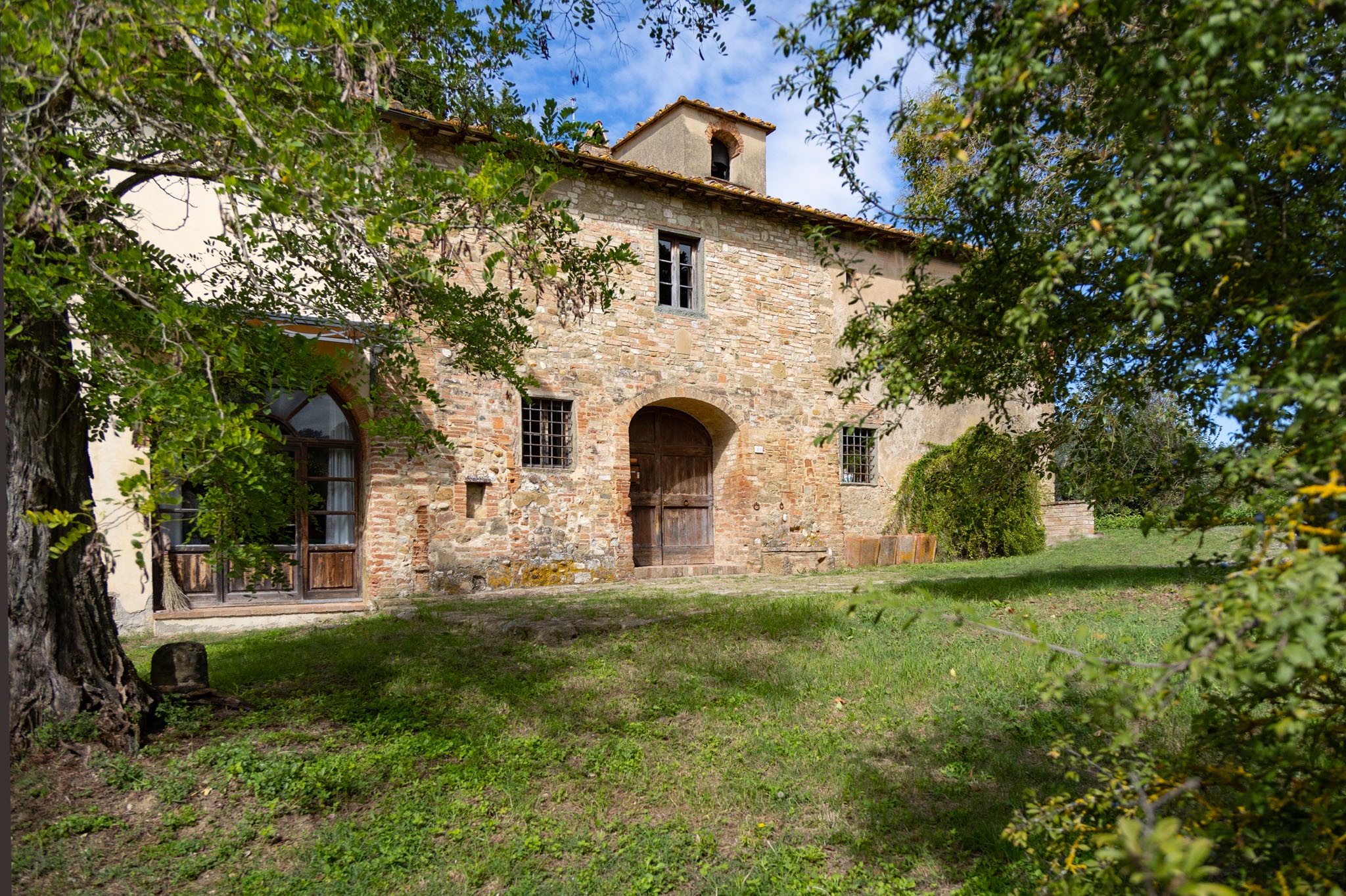 Traditional farmhouse immersed in the hills of Certaldo