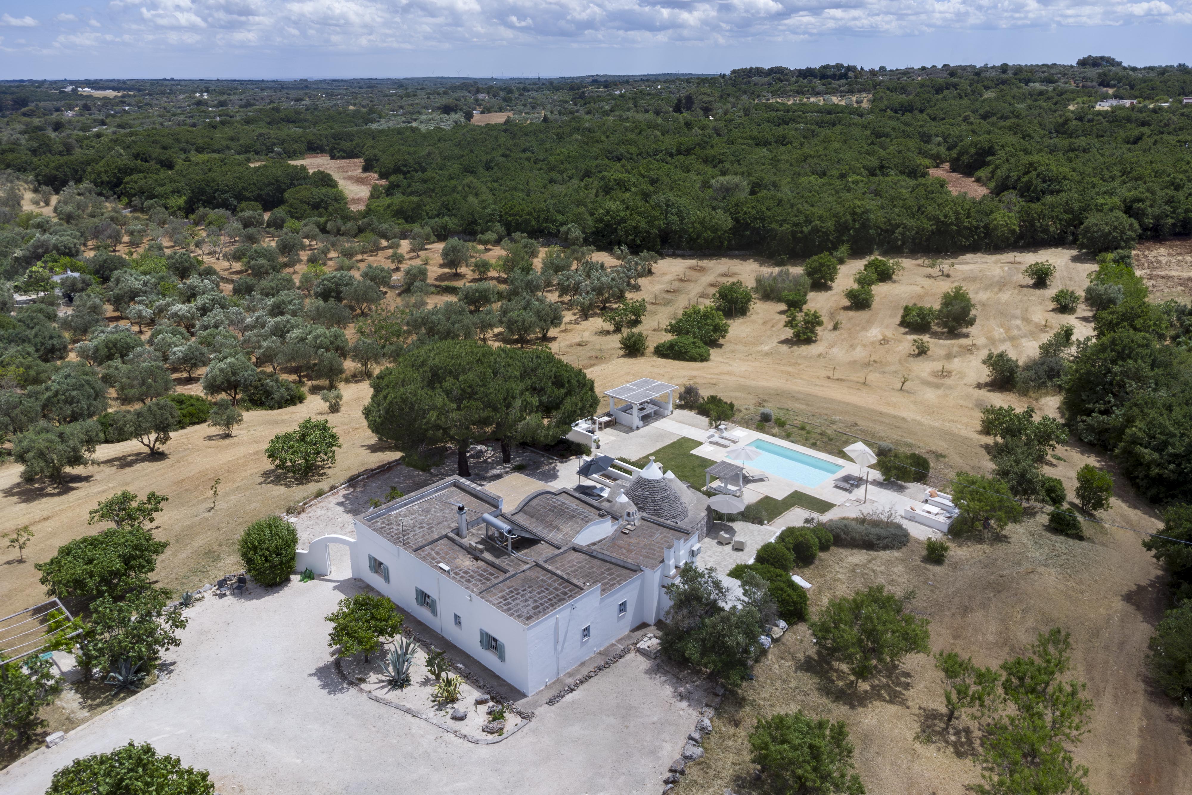 Villa panoramica con trullo e piscina in Valle d’Itria