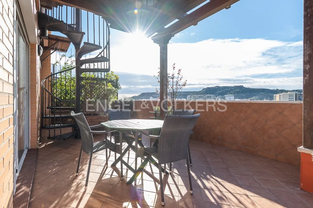 Excellent penthouse with two terraces in Sagunto