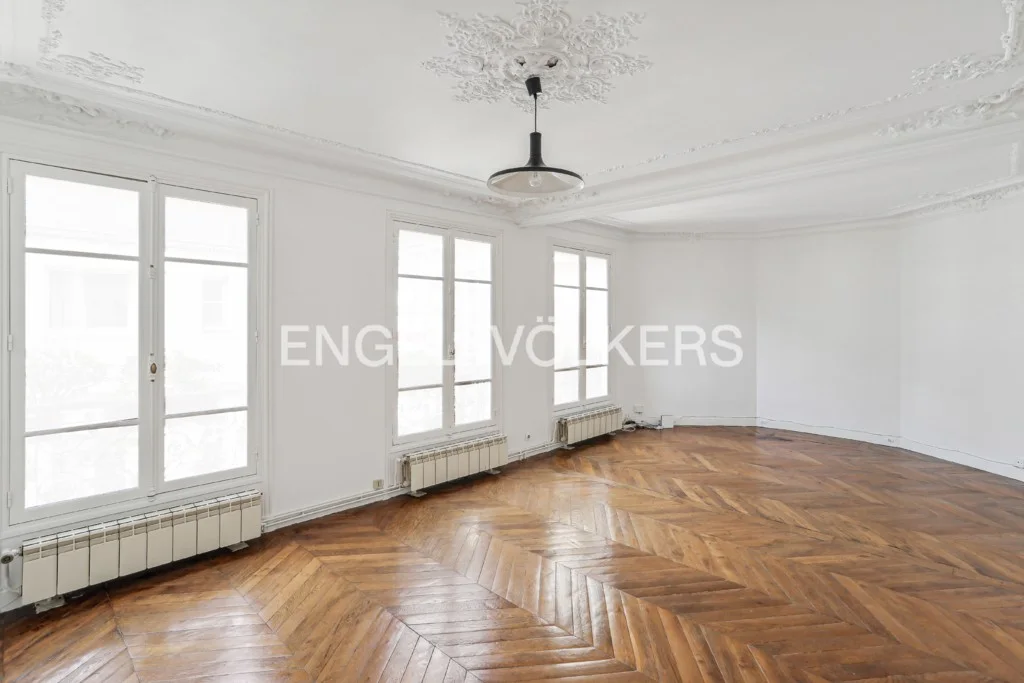 Paris X – 4 rooms apartment - Louis Blanc