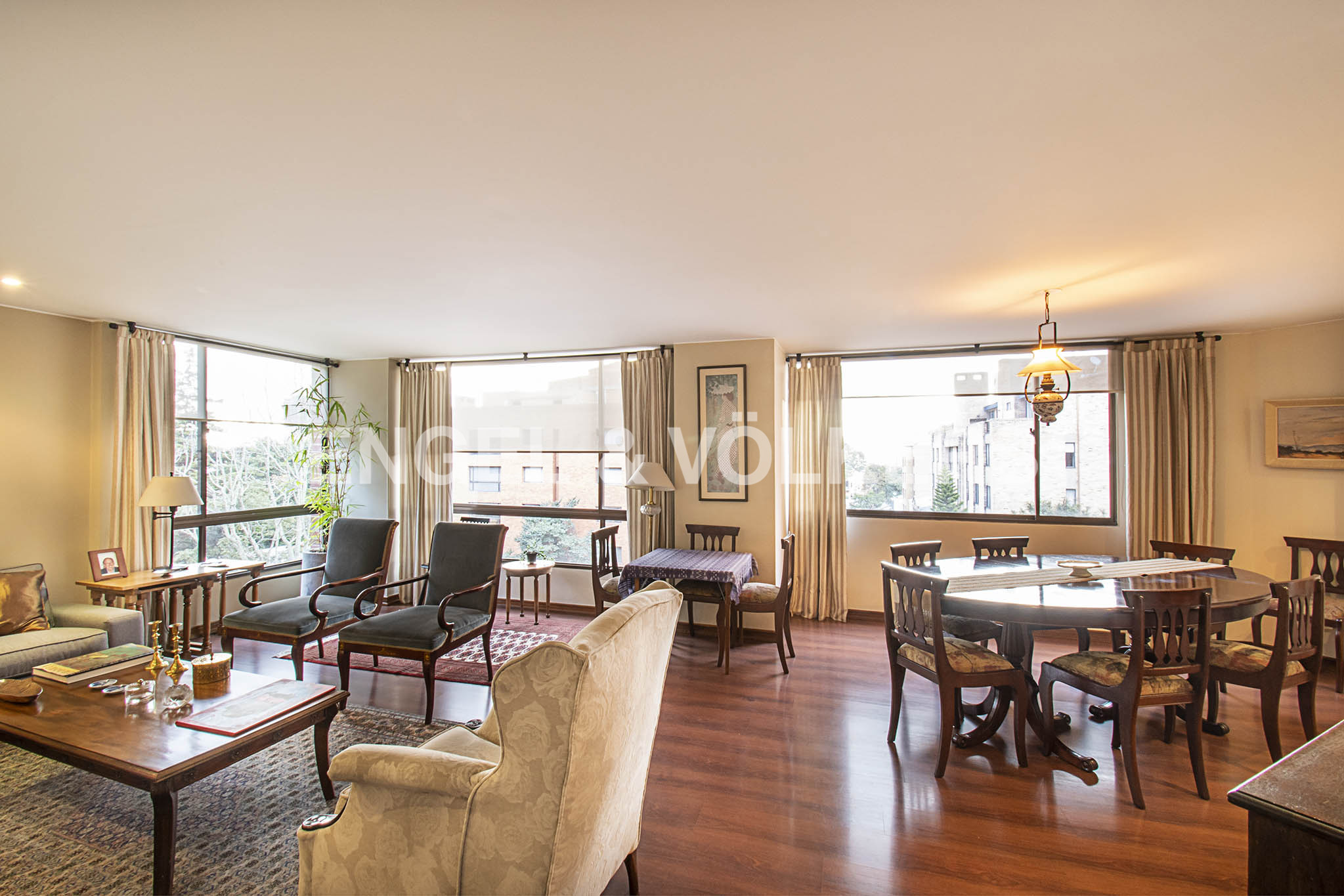 Amplio apartamento para venta en Rosales bajo