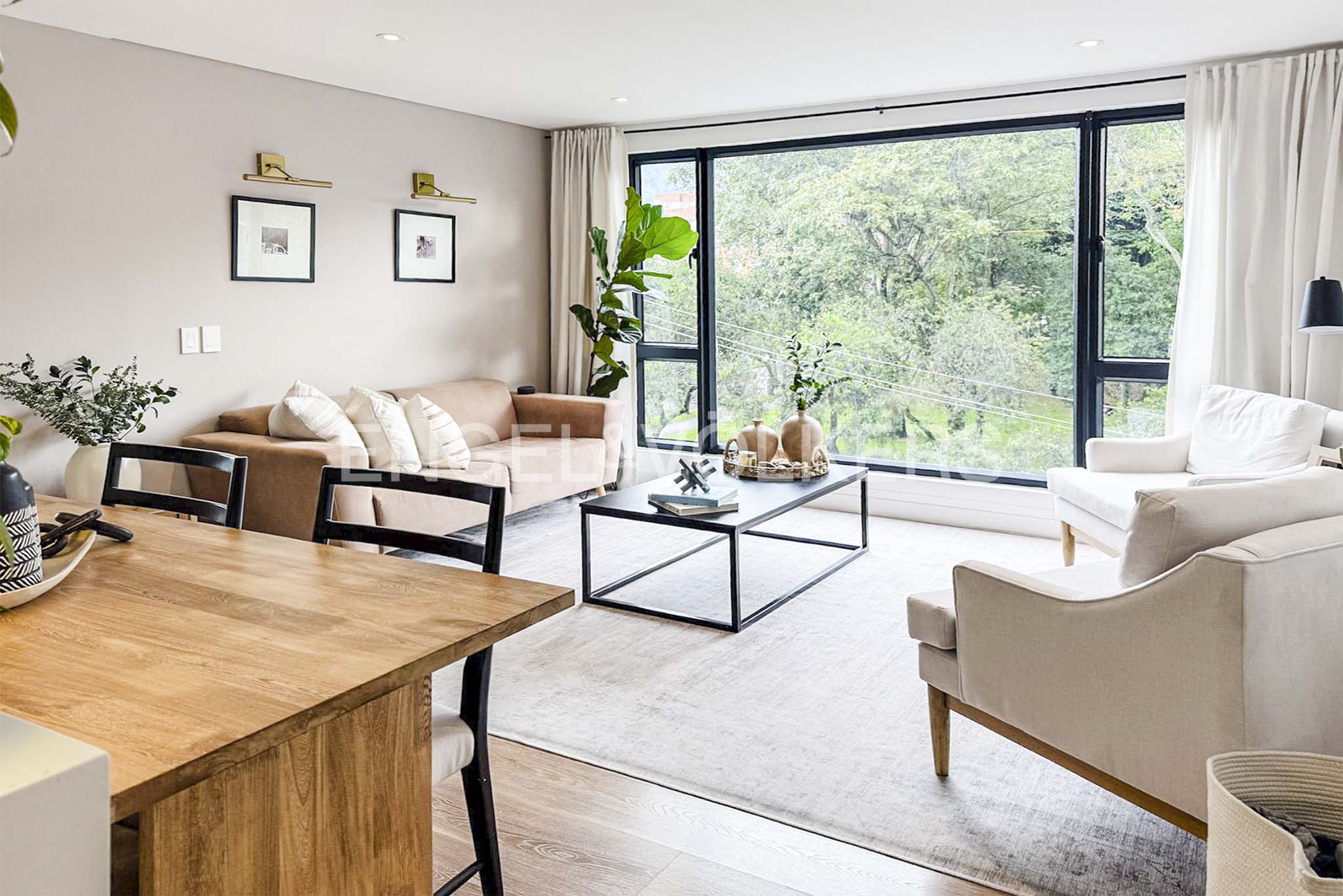 Moderno apartamento con vista a parque para venta en Santa Bibiana