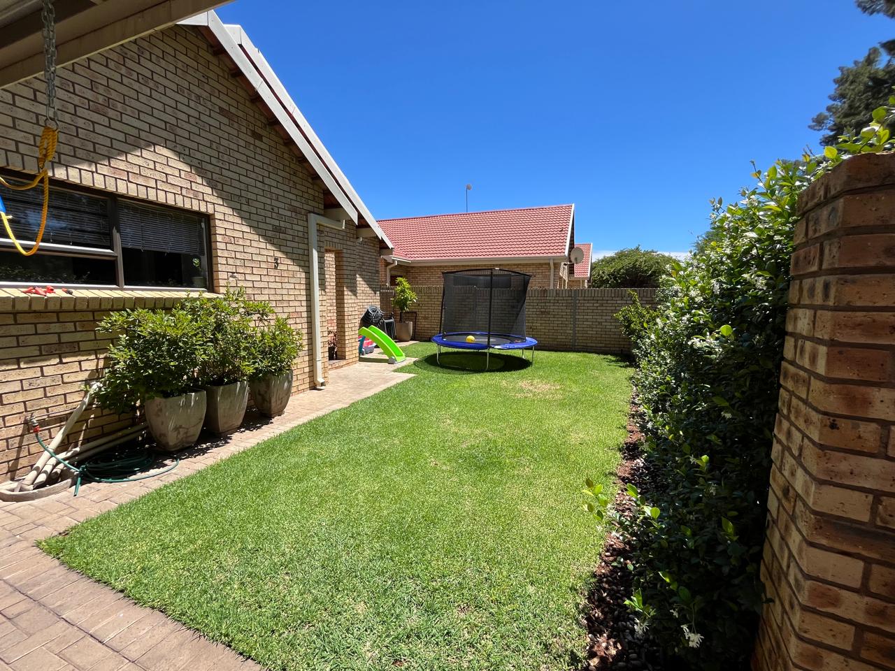 Charming 2 Bedroom Townhouse