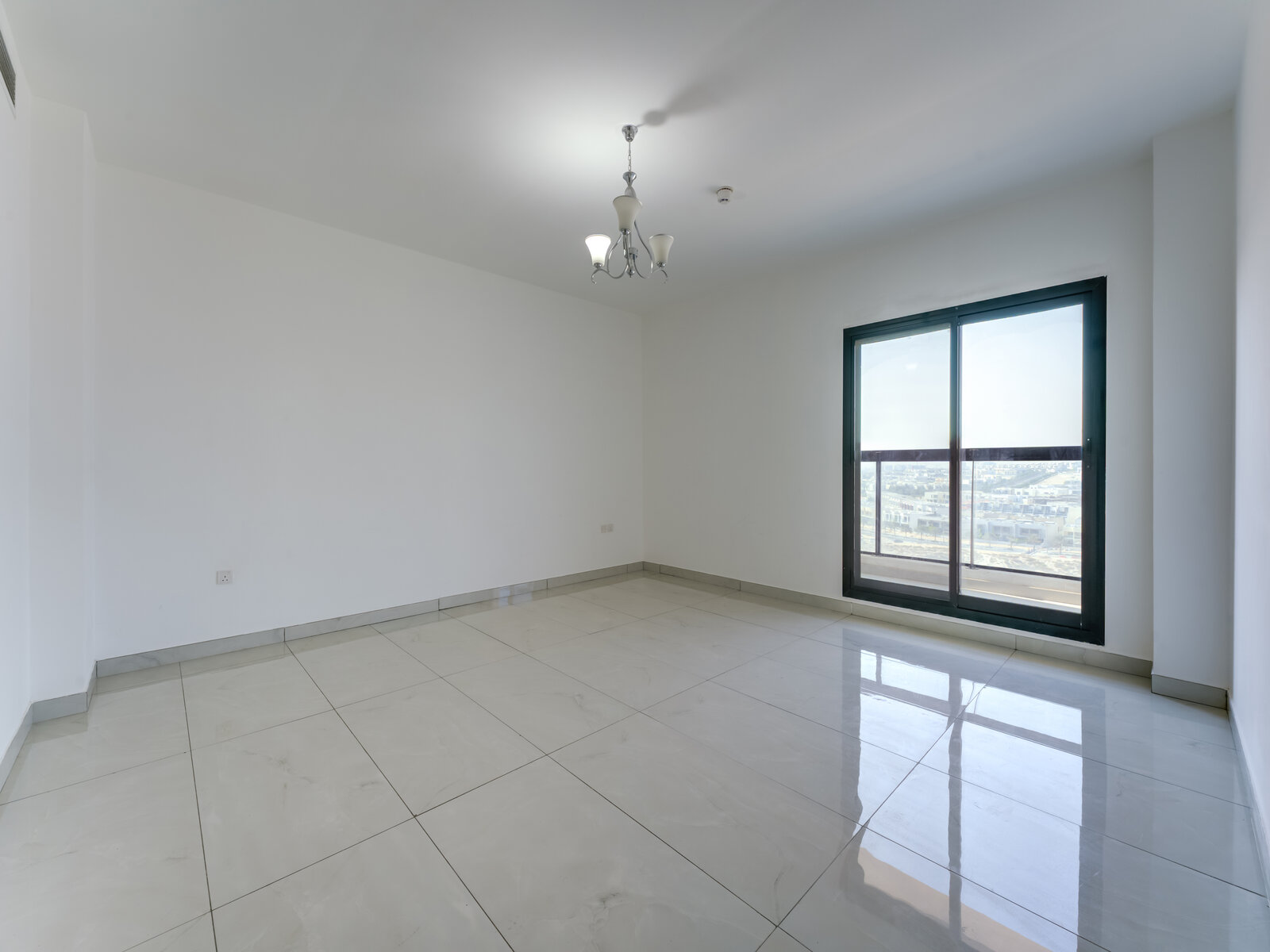 Spacious | 3 Bed Duplex | Close To Metro
