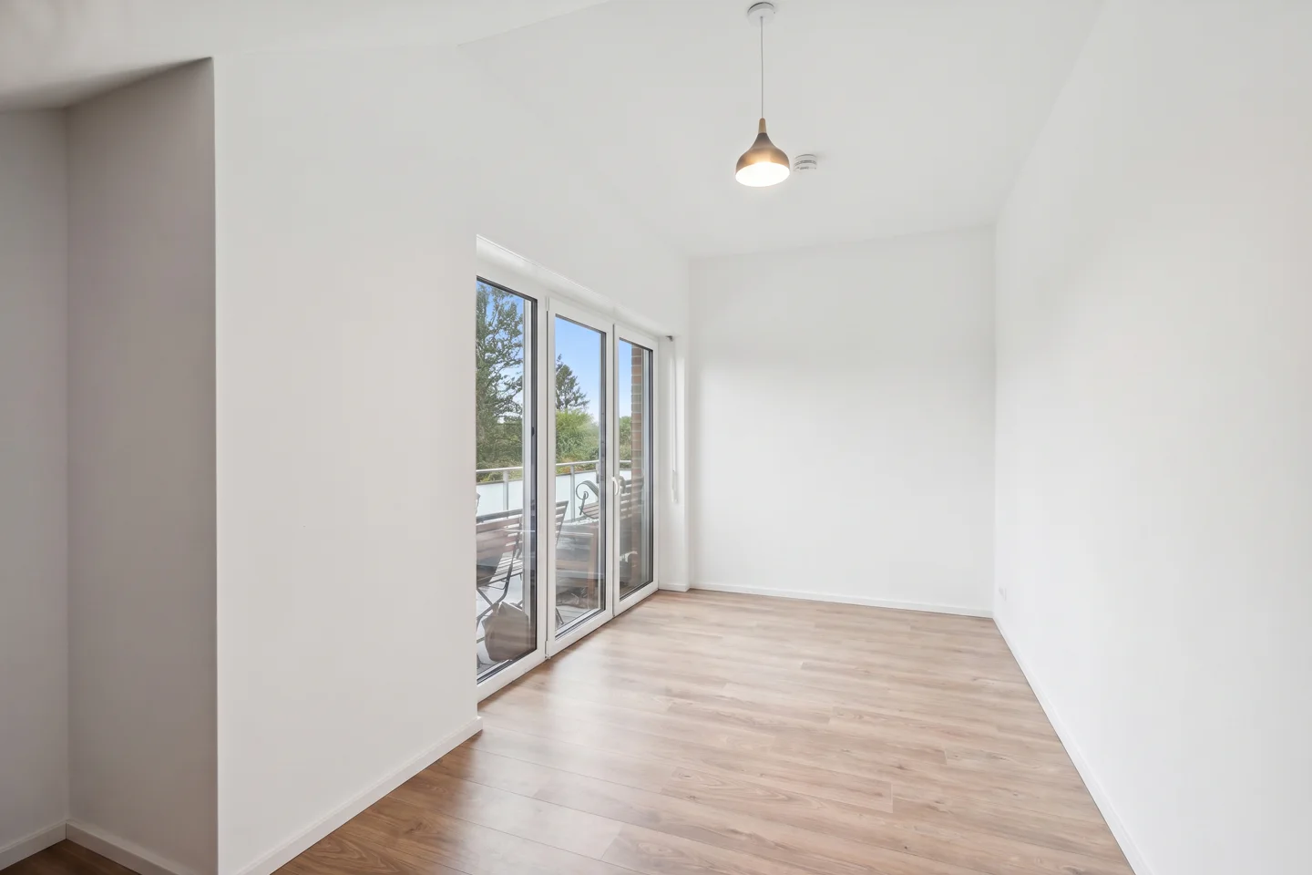 Stilvolle 4-Zimmer-Wohnung mit großzügiger Dachterrasse und Blick ins Grüne - Photo 1