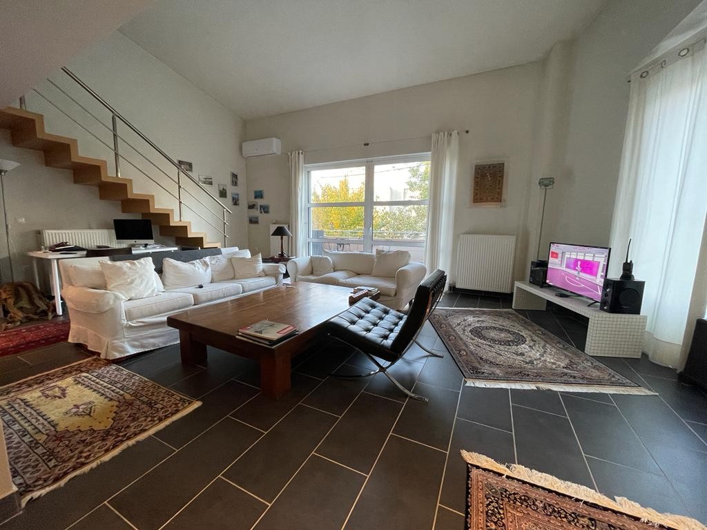 Elegant fully furnished maisonette