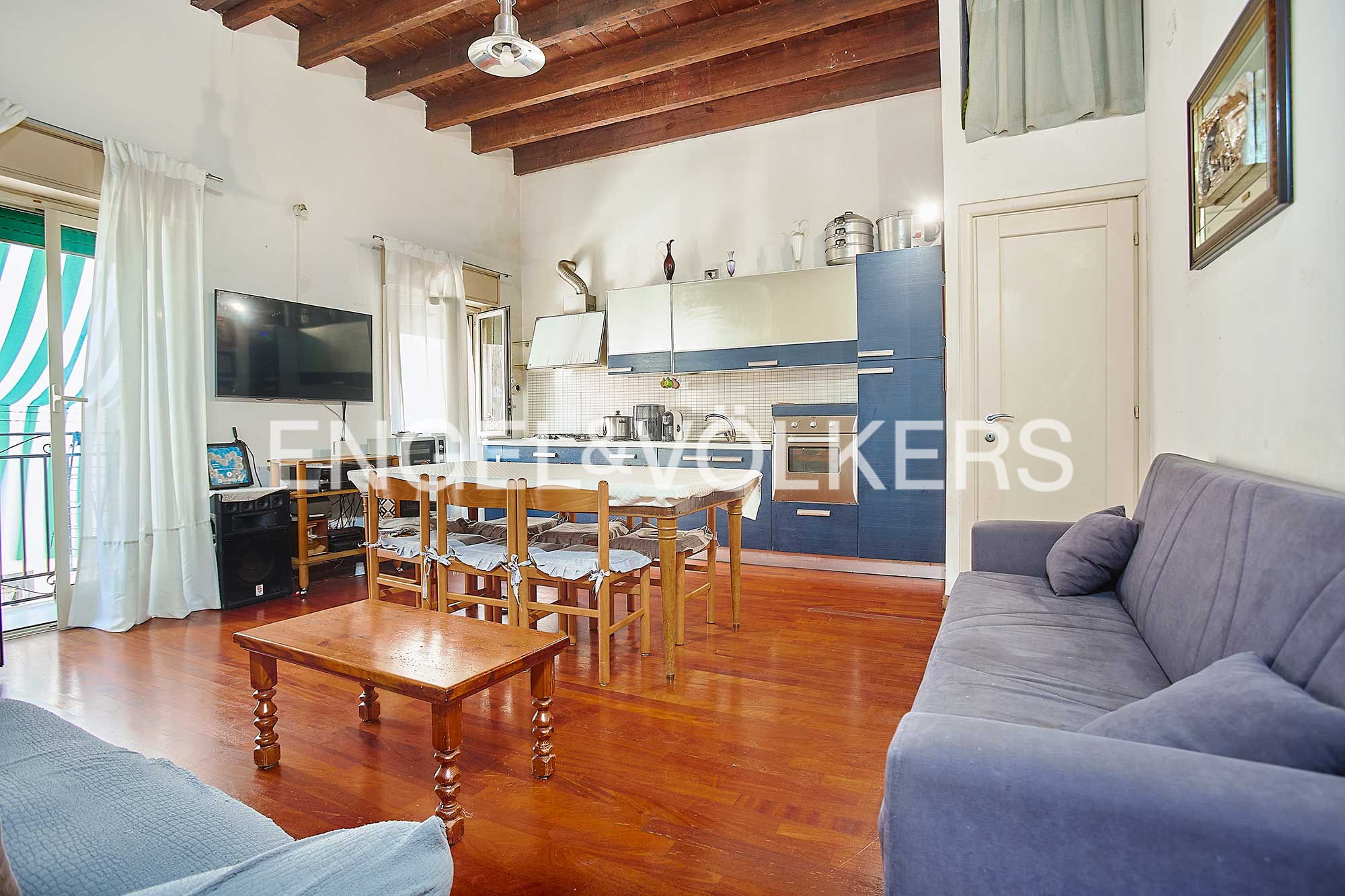 Apartment located in the center of Palermo, a few steps from the port