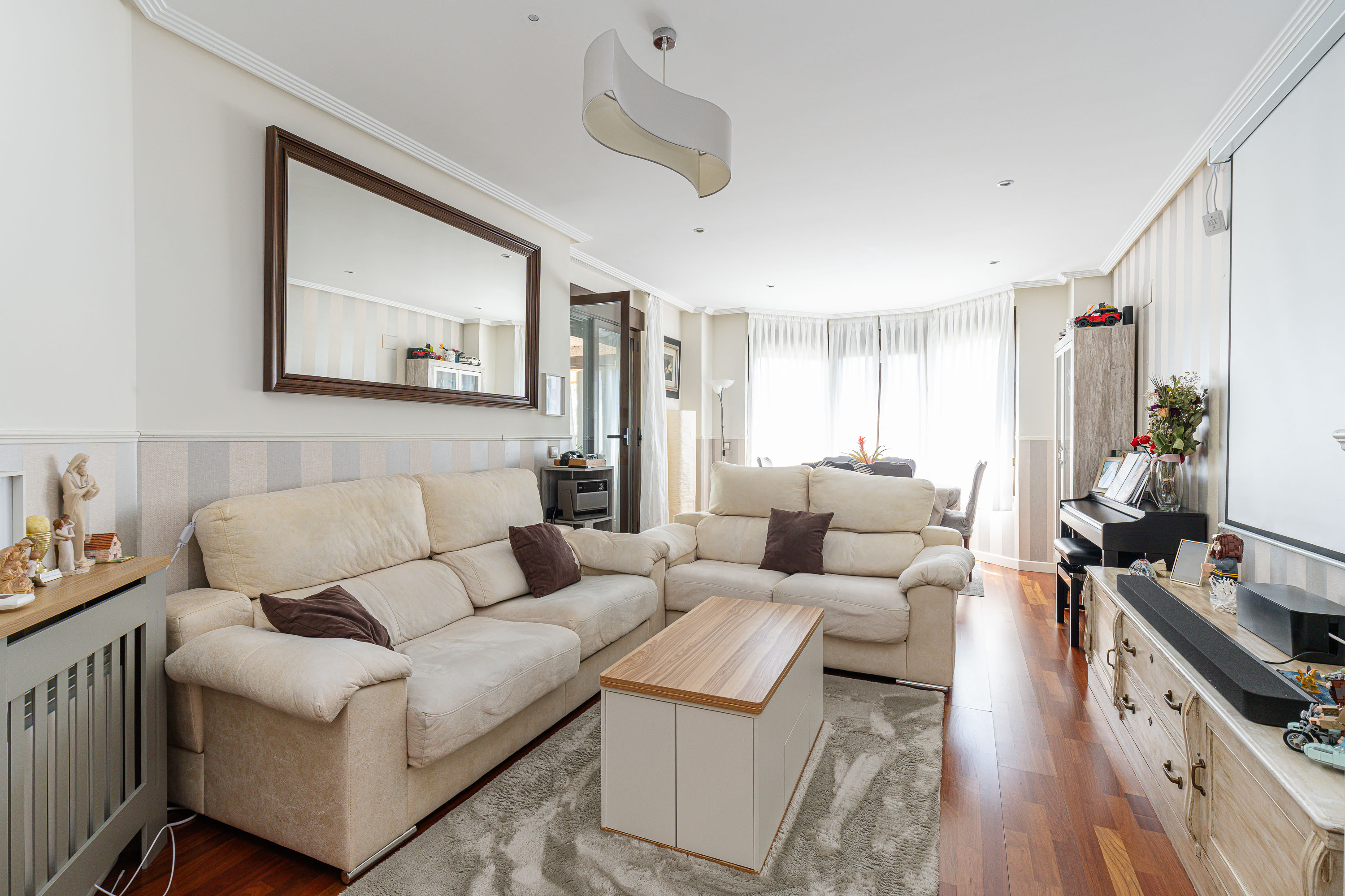Excellent family apartment with terrace, two parking spaces and luxury residential complex