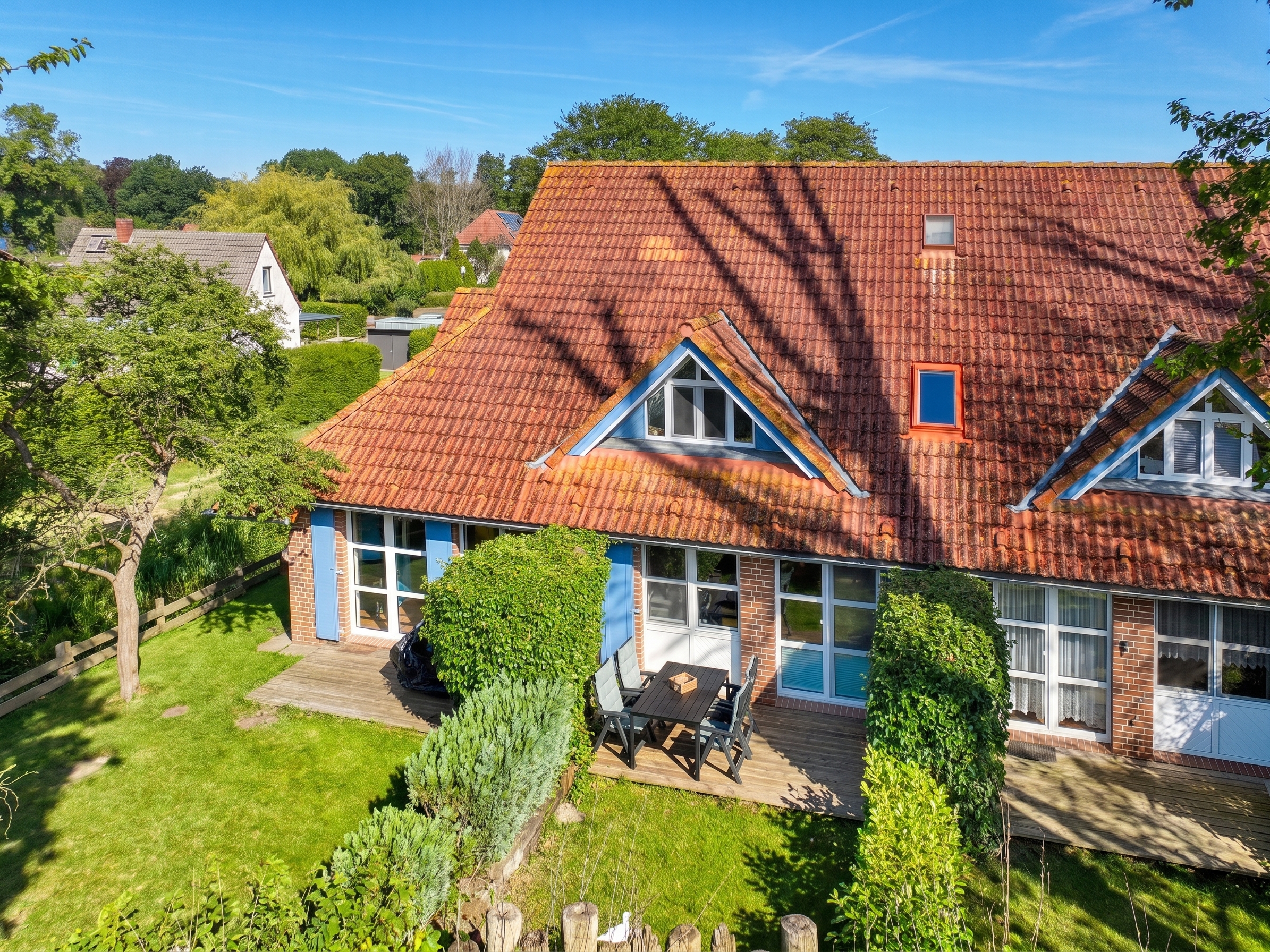 Entzückende Ferienwohnung im Herzen von Prerow mit kleinem Gartenanteil [AI-modified]
