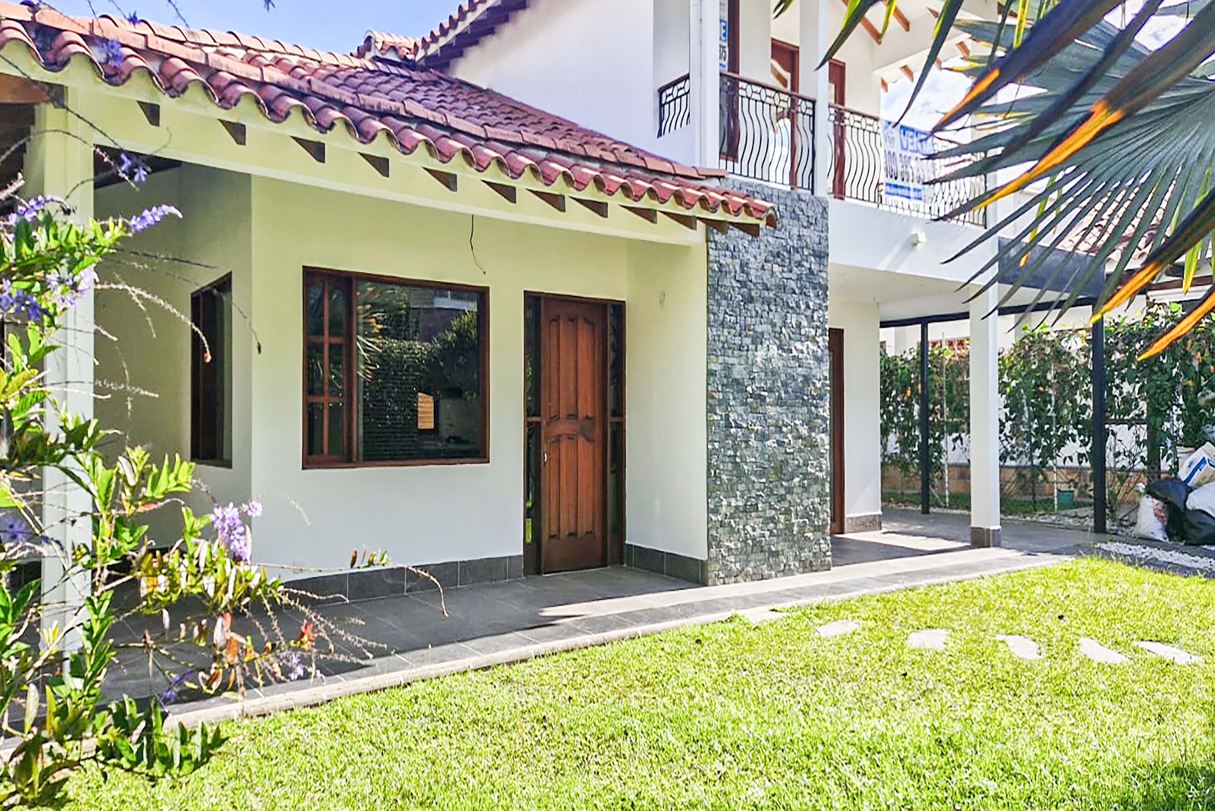 Casa con jacuzzi y jardín para venta en La Ceja