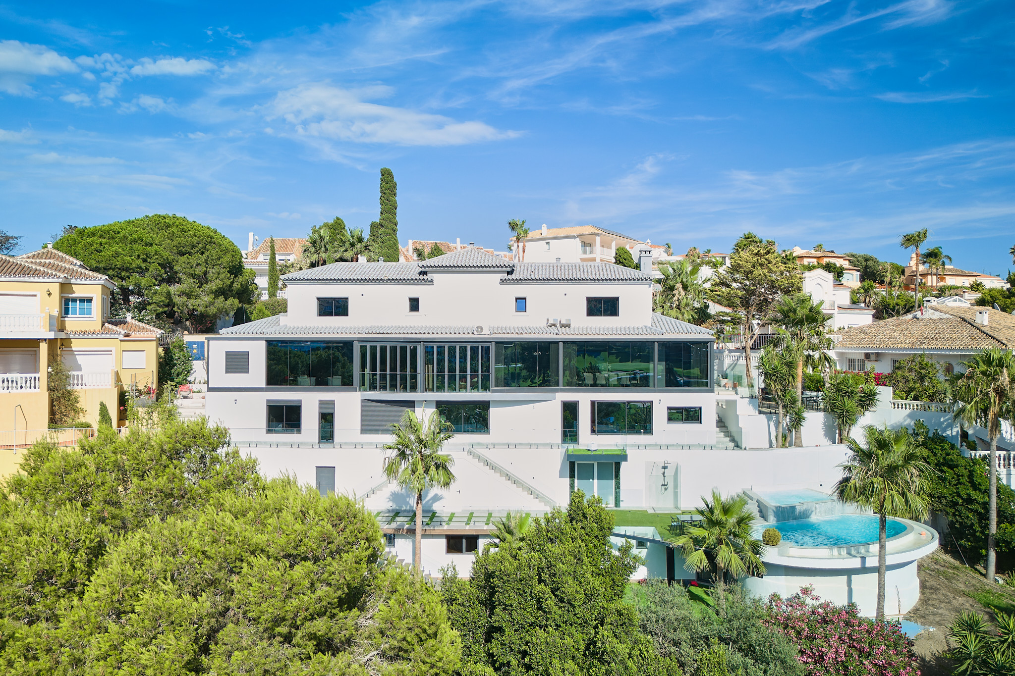 Luxusvilla mit 8 Schlafzimmern, Berg- und Golfblick, Spa und Infinity-Pool