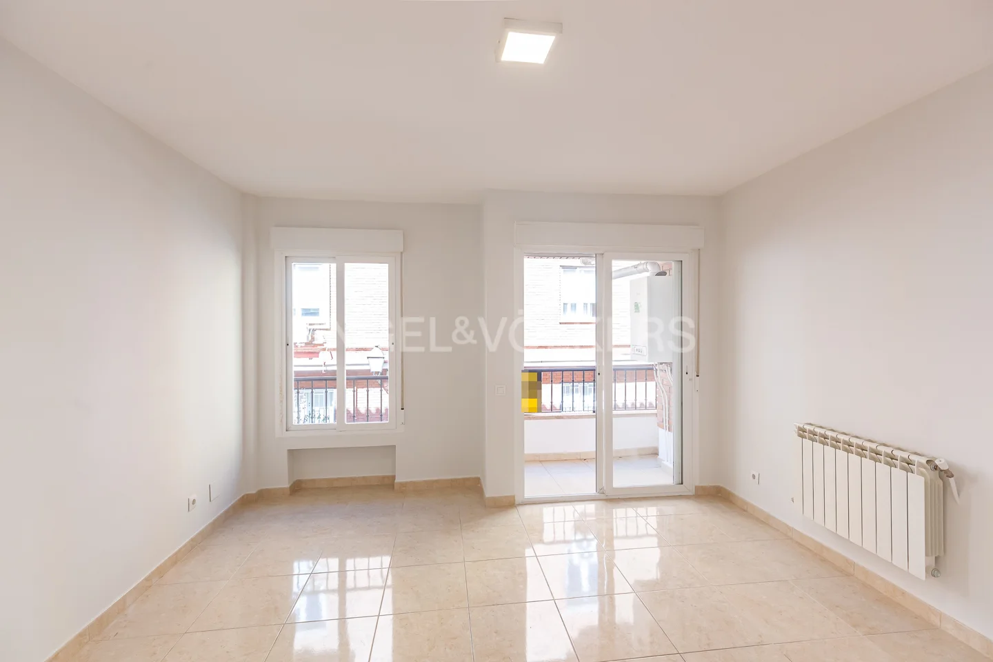 Bright 1-bedroom apartment with terrace in Lavapiés-Embajadores for Rent