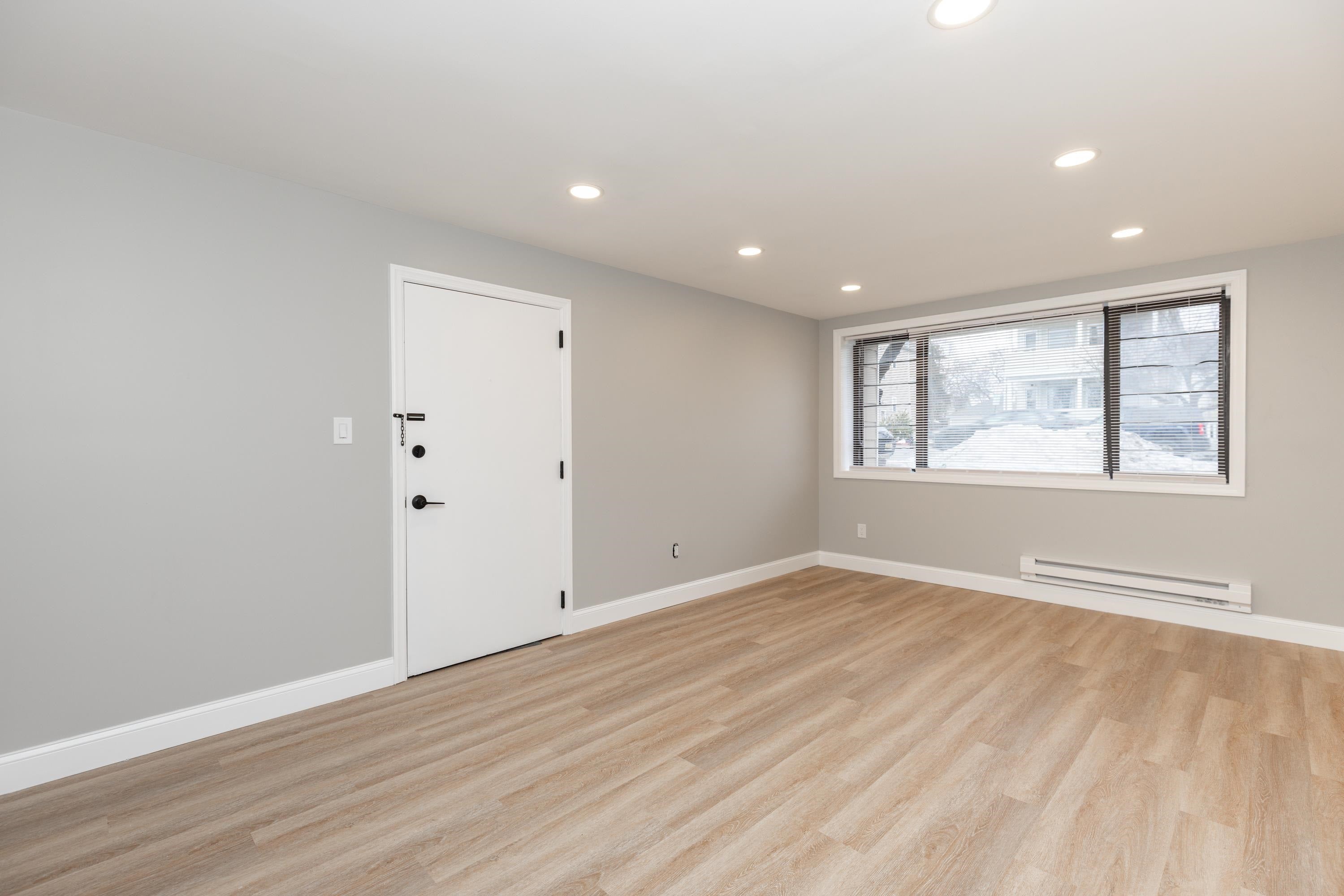 Charming Studio with Parking & Laundry Room in the Building!
