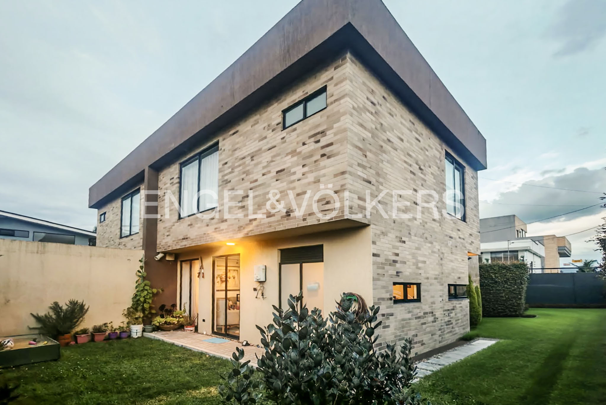 Casa campestre con jardín para venta en Chía