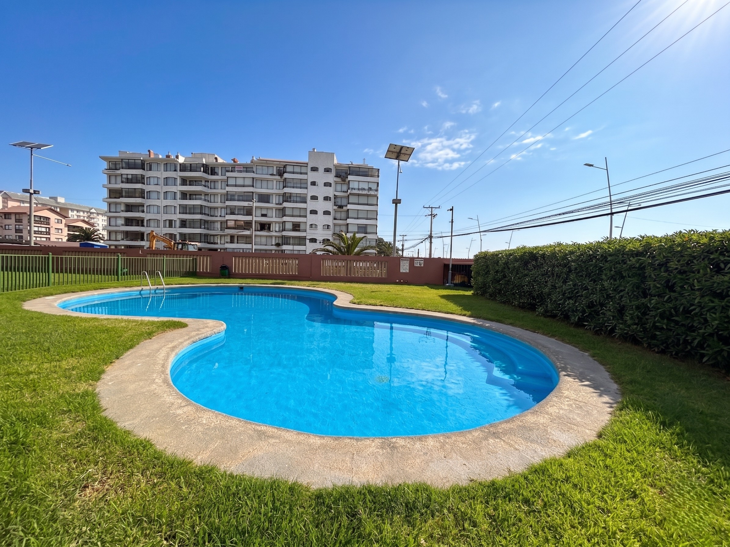 Venta de departamento en plena Avenida del Mar, Condominio Piedra Blanca