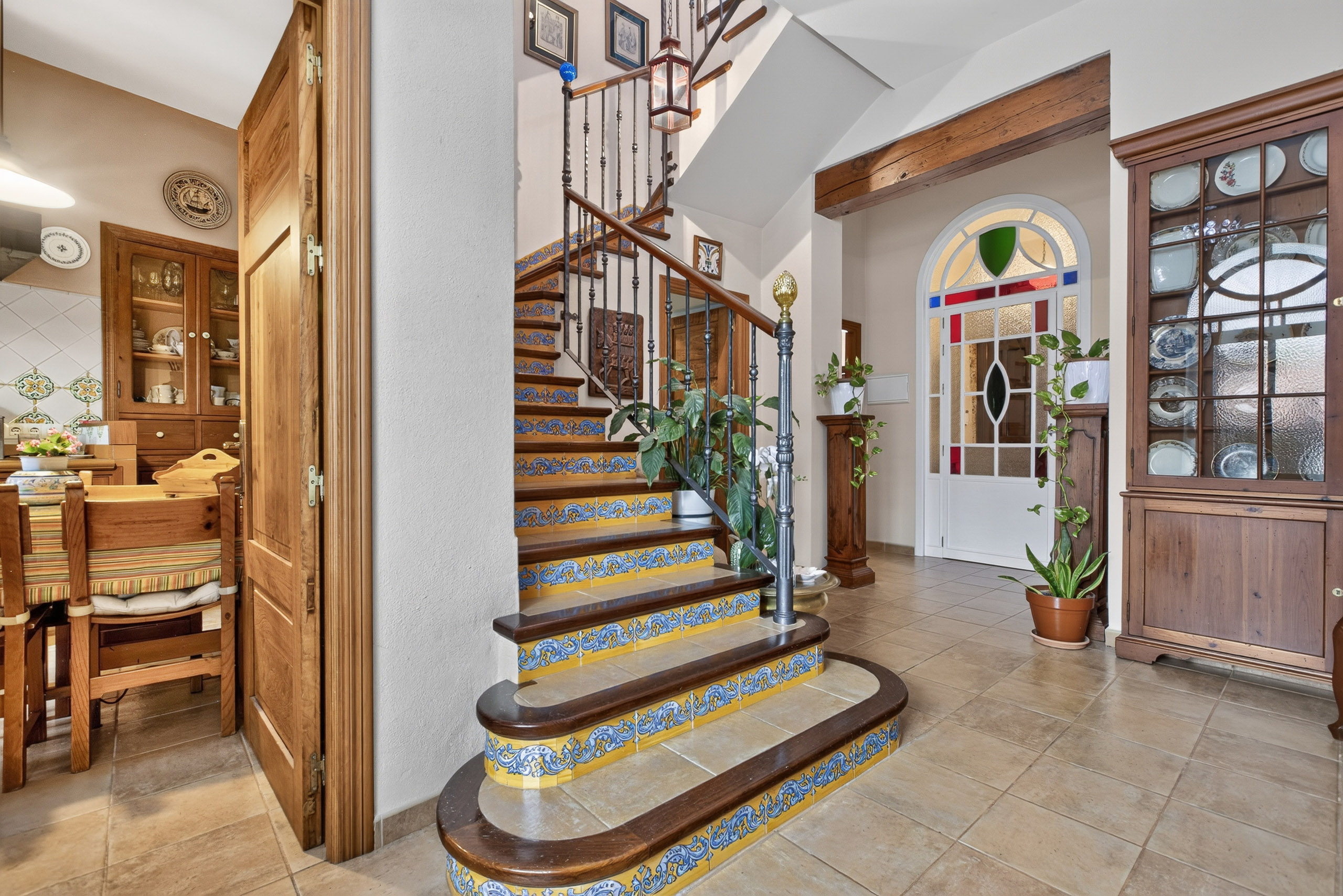 Elegant Andalusian house with private patio and covered parking in the heart of Gerena