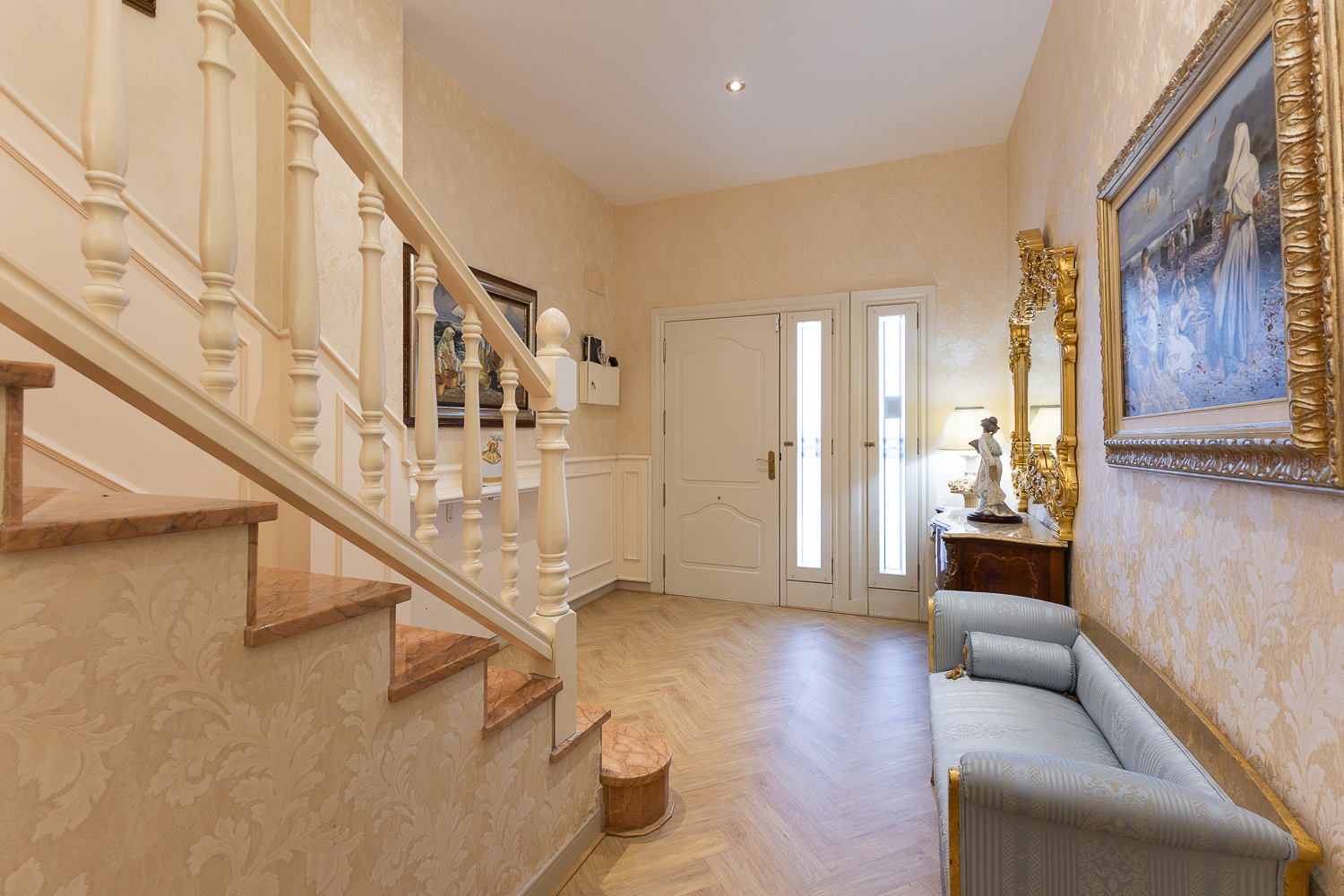 Featured investment opportunity: Luxurious, elegant house near Malvarrosa Beach
