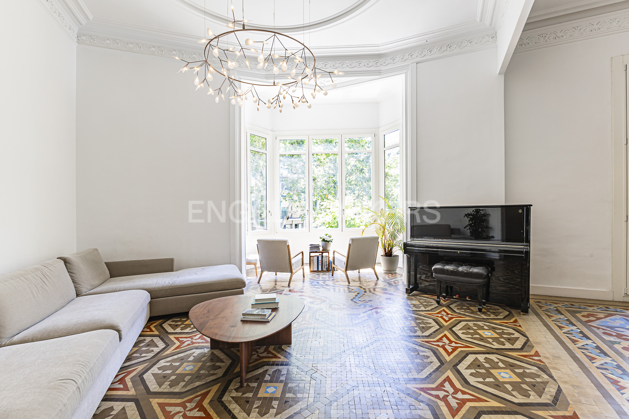 Piso de diseño en finca regia esquinera en la derecha del Eixample