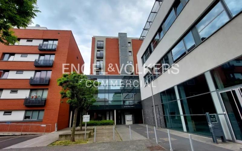 Große, kleine Büroeinheit im Pelikanviertel