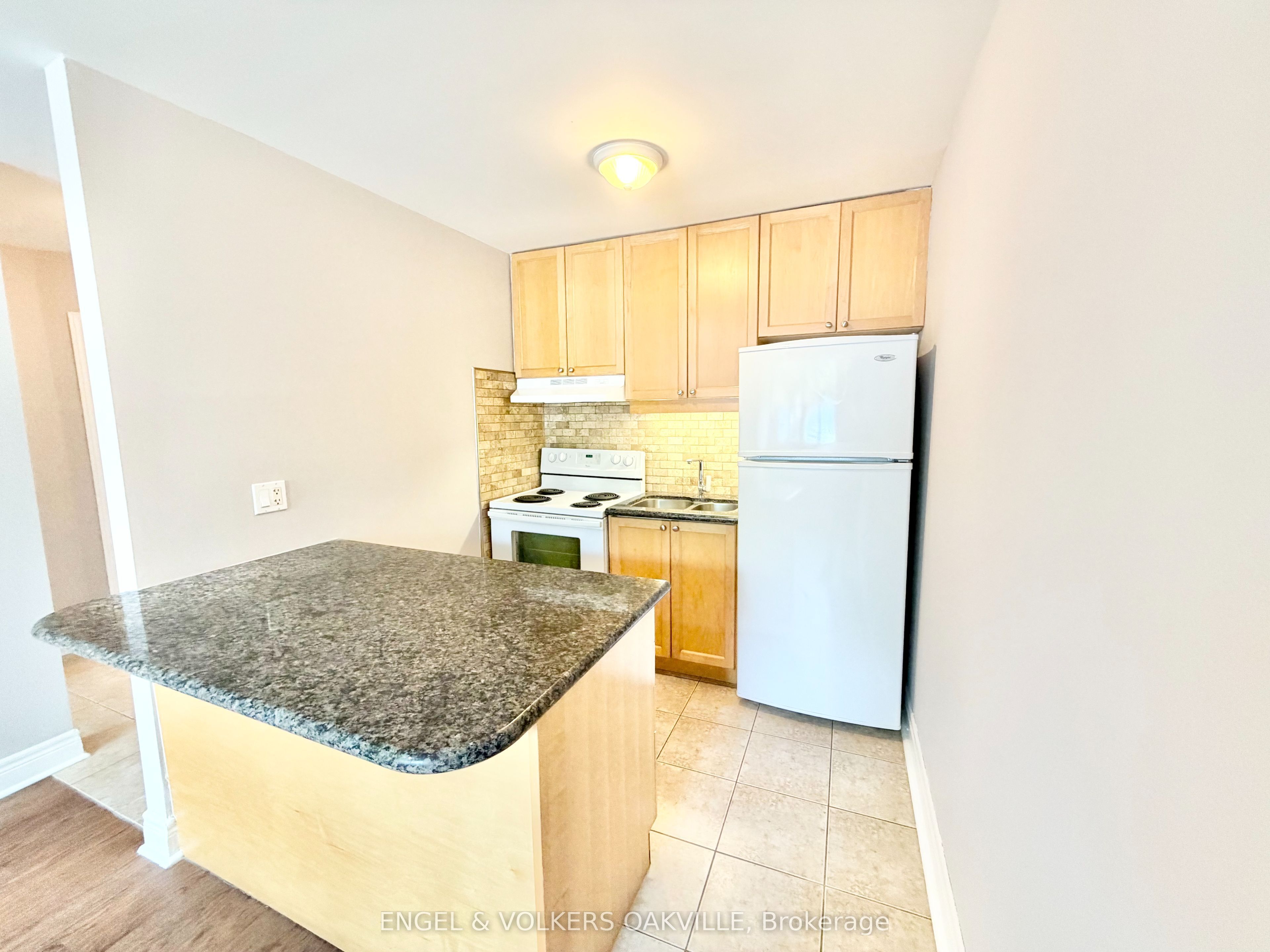 Modern Comfort Meets Lakeside Convenience