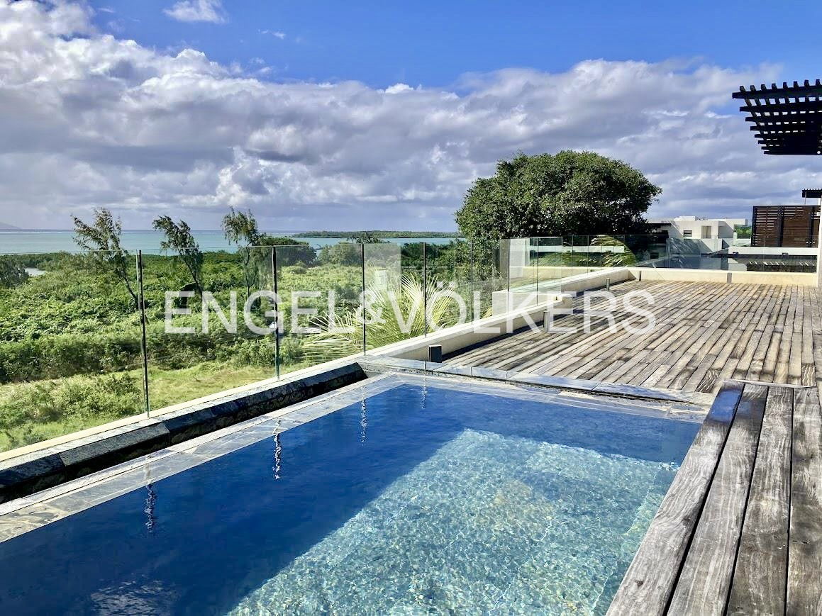 Seafront Penthouse Living