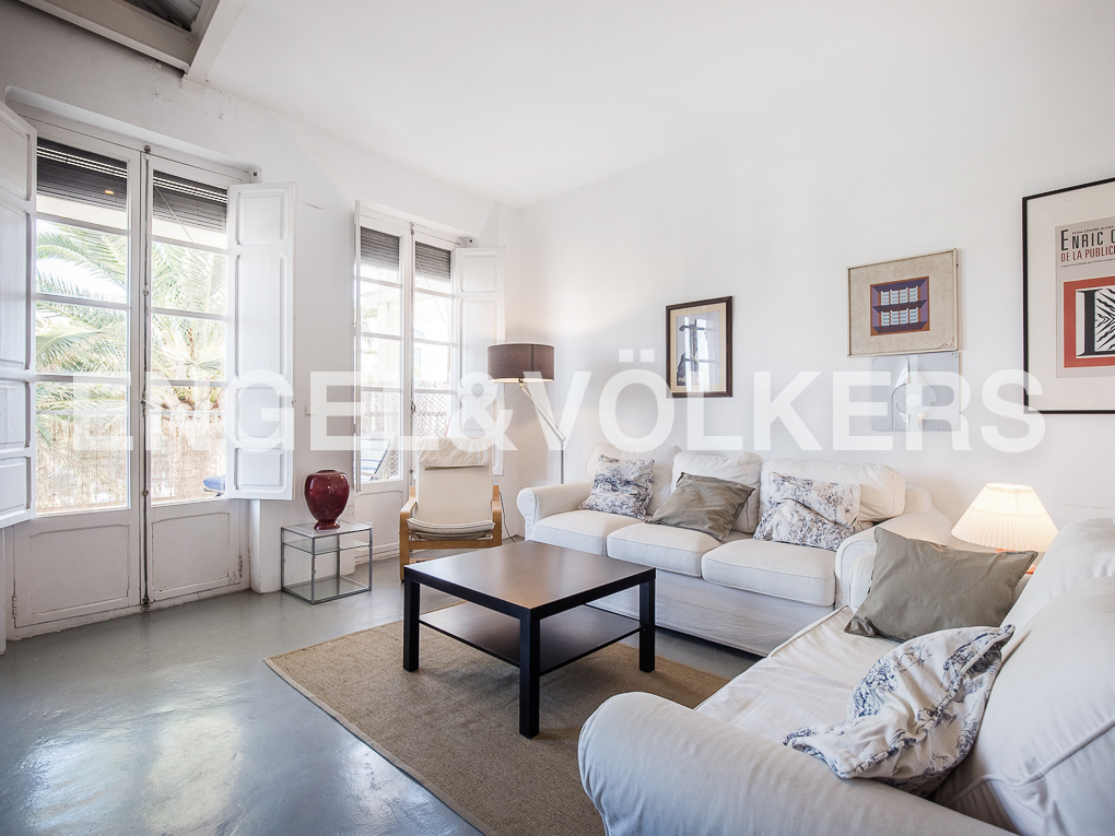 Sunny apartment in "Las Arenas" beach
