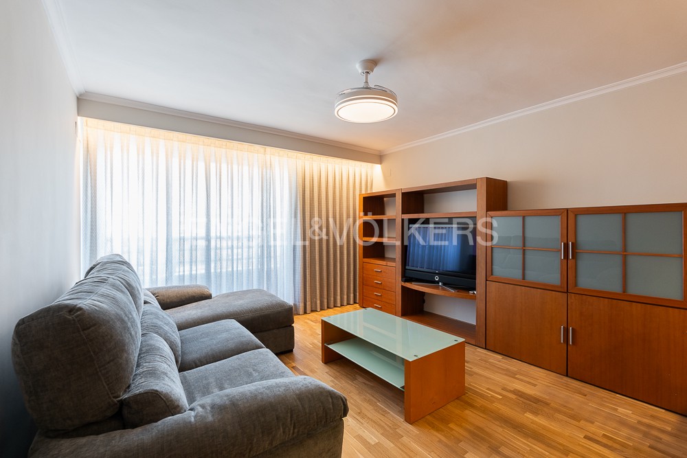 Spacious flat in "Avenida del Cid" area