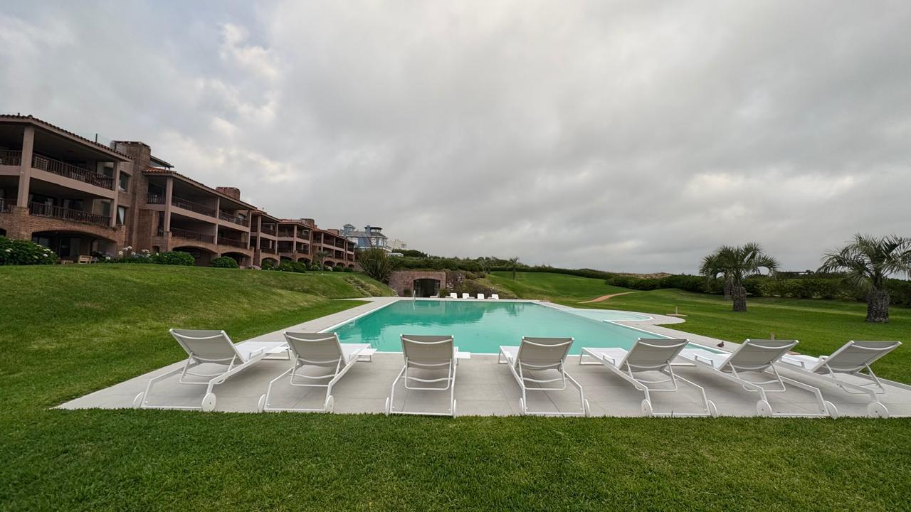 Apartamento frente al mar en Bahía de Manantiales con acceso directo a la playa