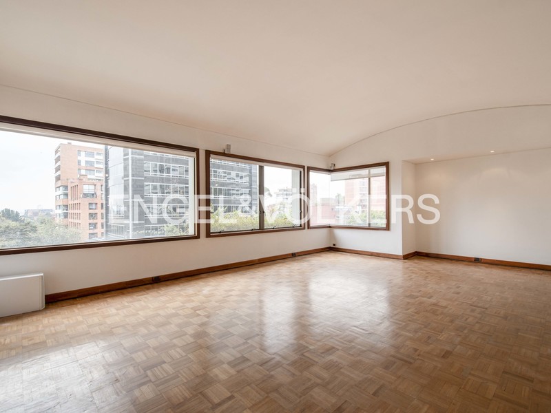 Amplio penthouse para arriendo en Rosales Bajo