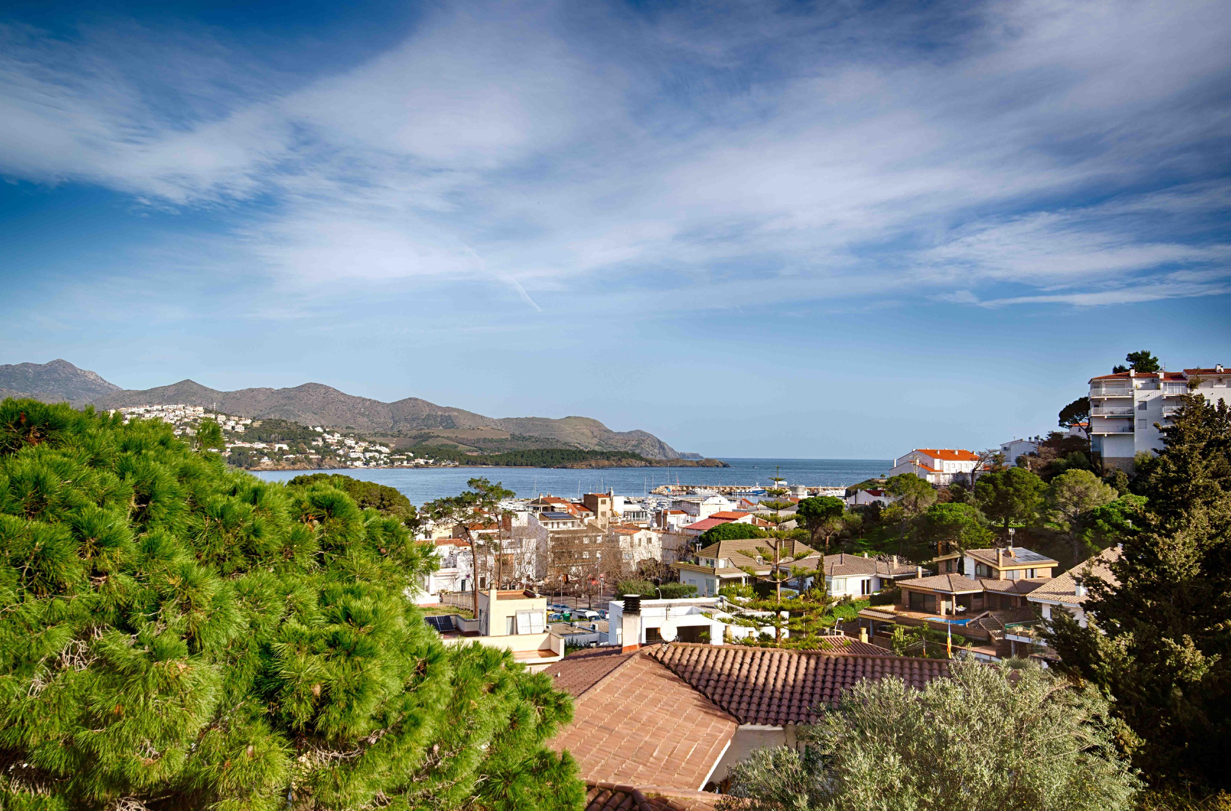 Chalet in the port of Llançà, close to the beach and with sea views