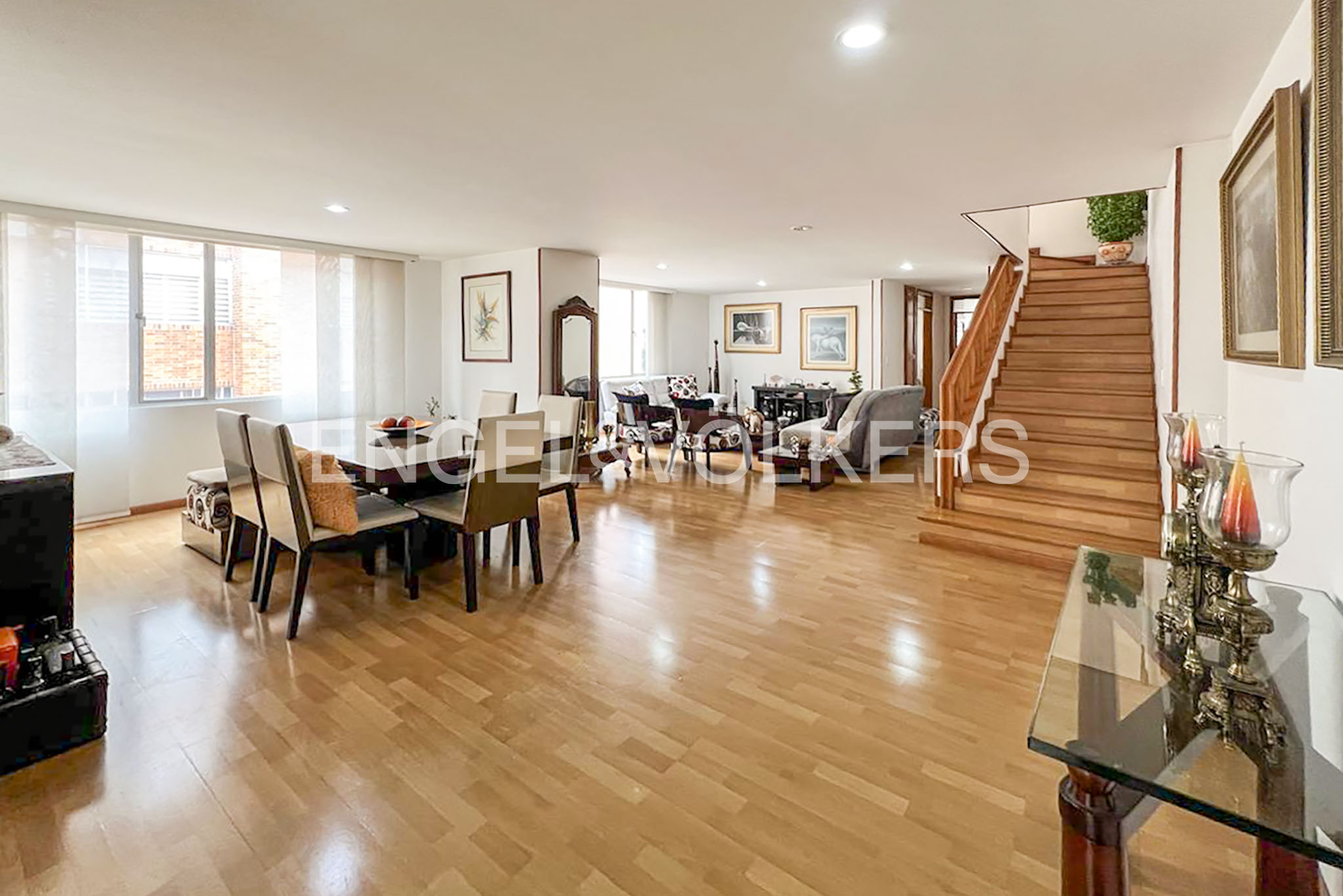 Penthouse con amplia terraza y balcón para venta en La Calleja