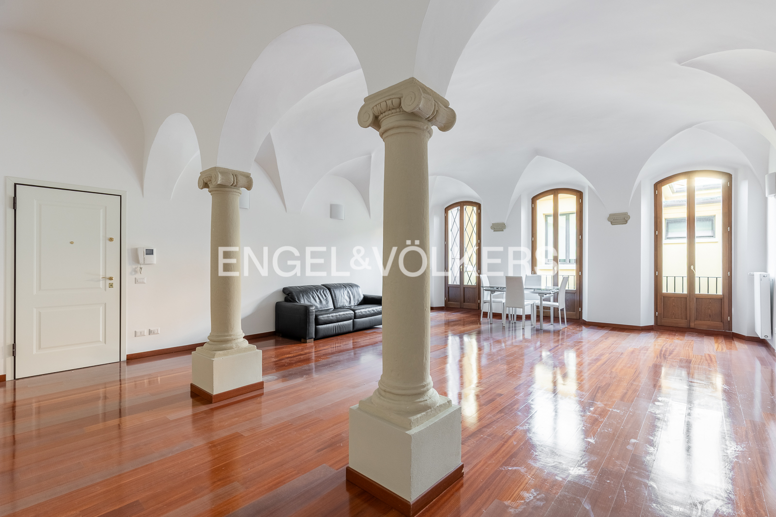 Historic charm, contemporary elegance, and comfort in the heart of Bologna