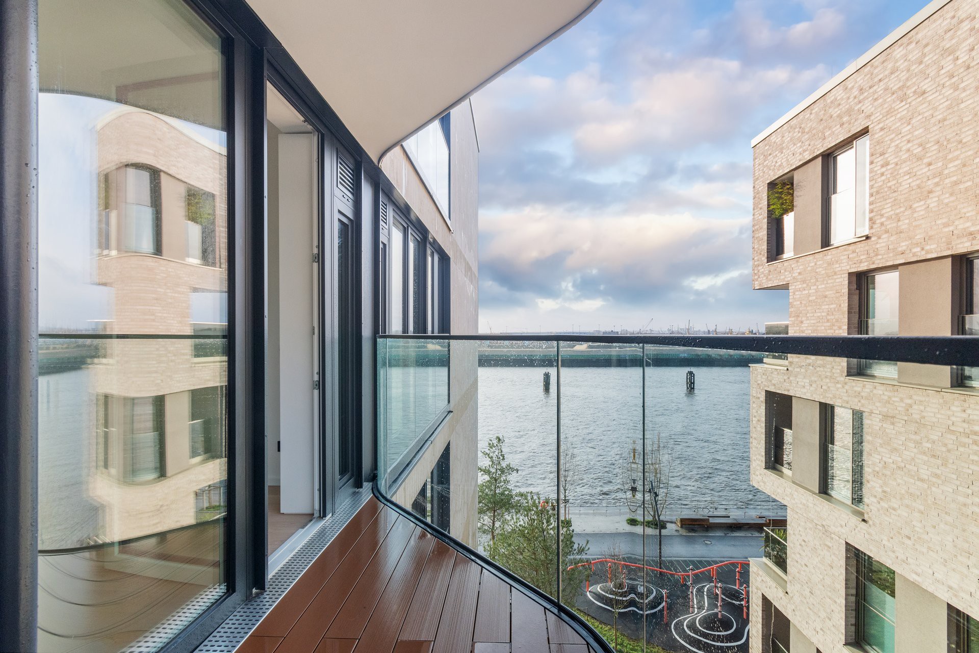 THE WAVE - Wohnen am Wasser, Leben in der Hafencity