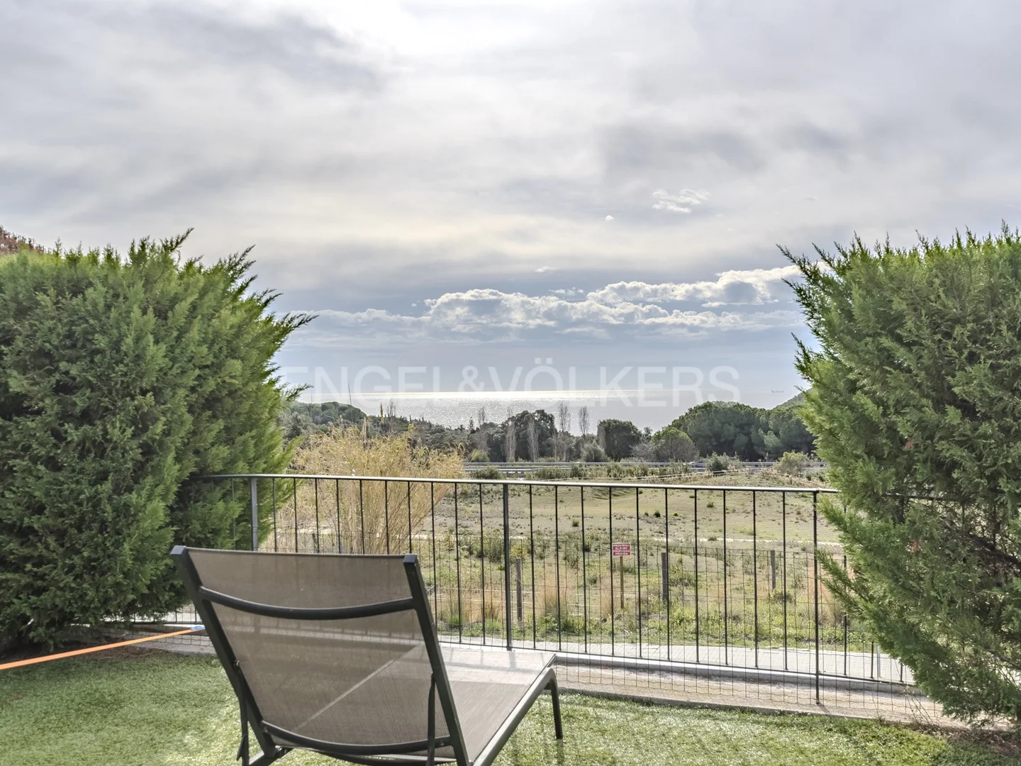 Bonica casa al golf de Sant Vicenç de Montalt amb vistes a mar