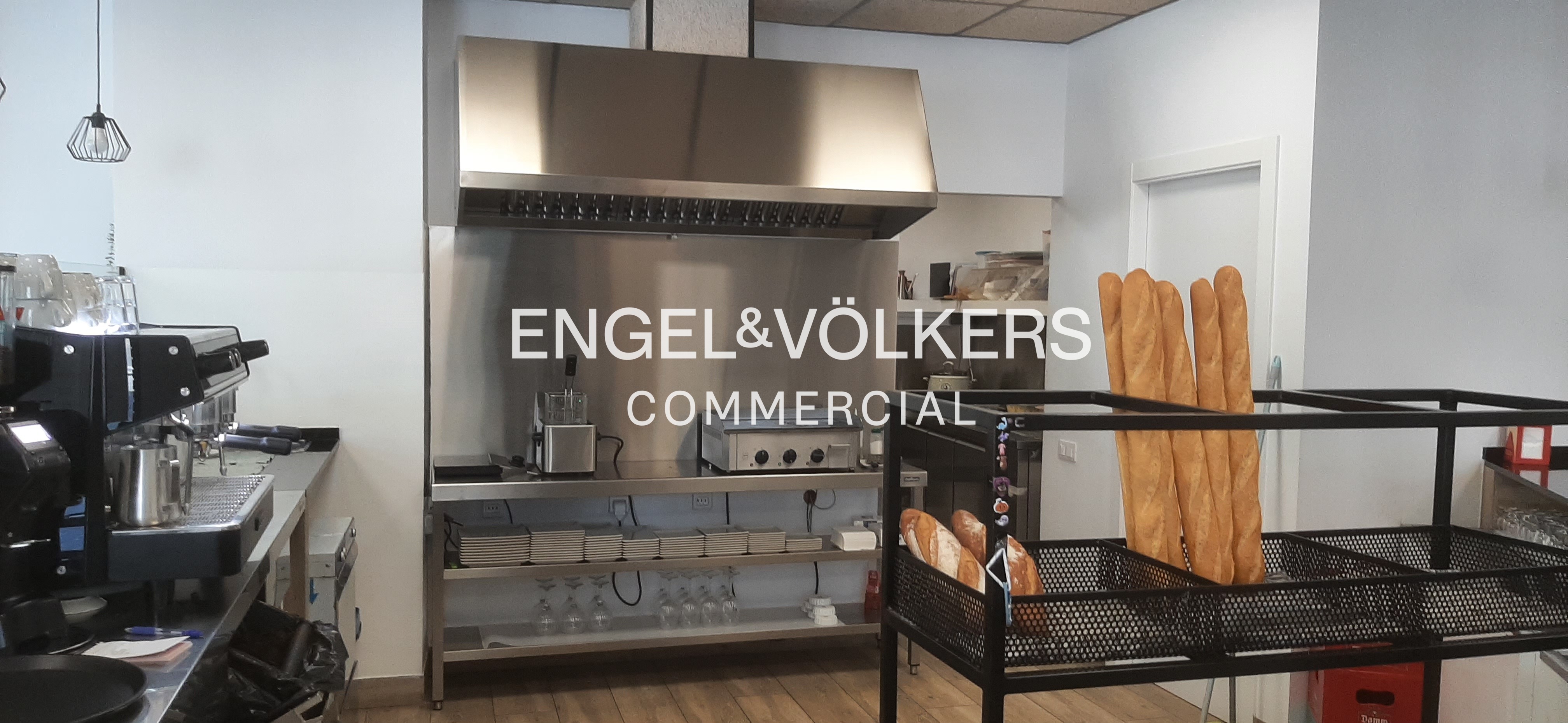 Cafetería, totalmente nueva, en traspaso.