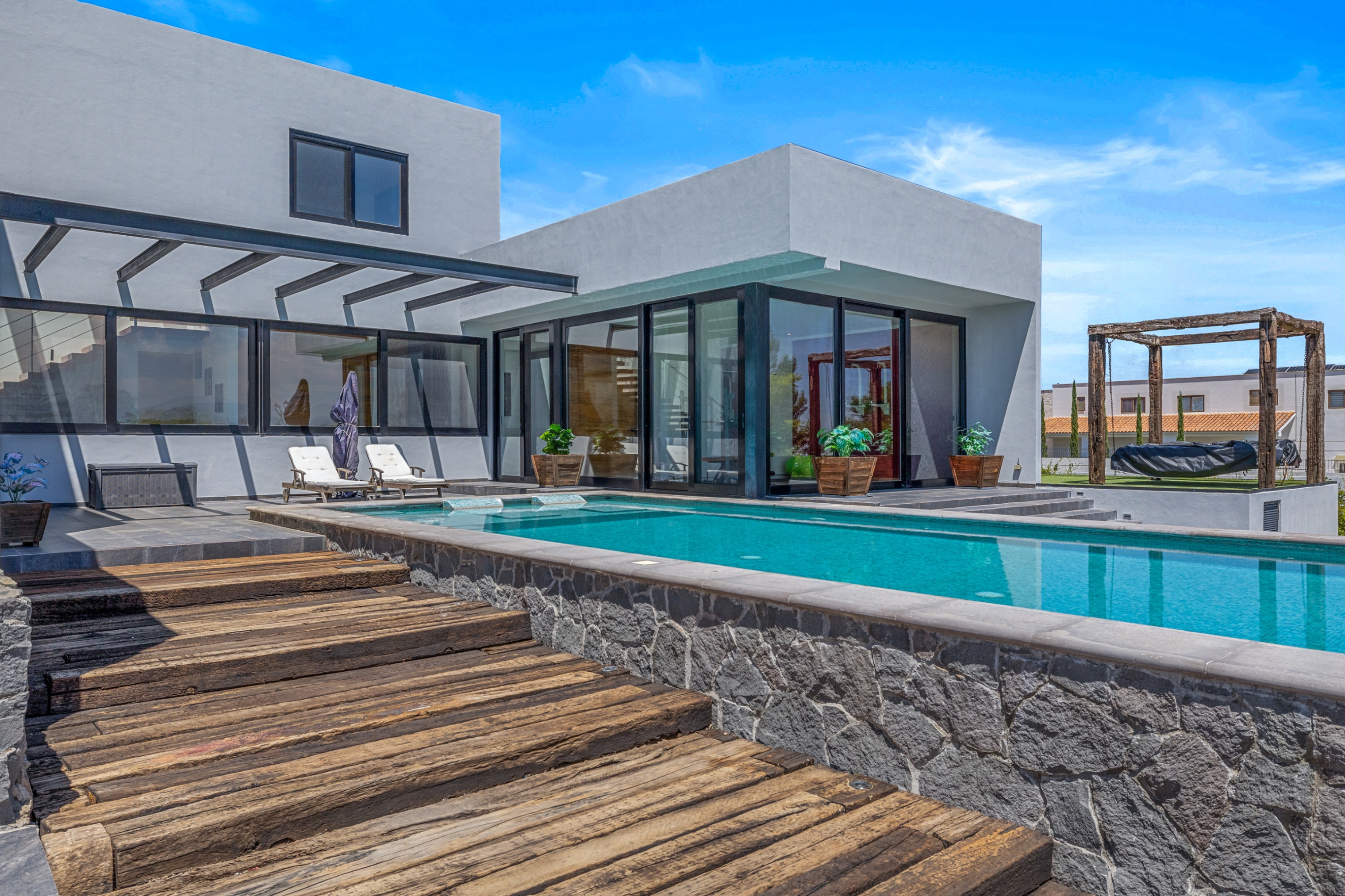 Contemporary Entertainer’s Retreat in San Miguel de Allende