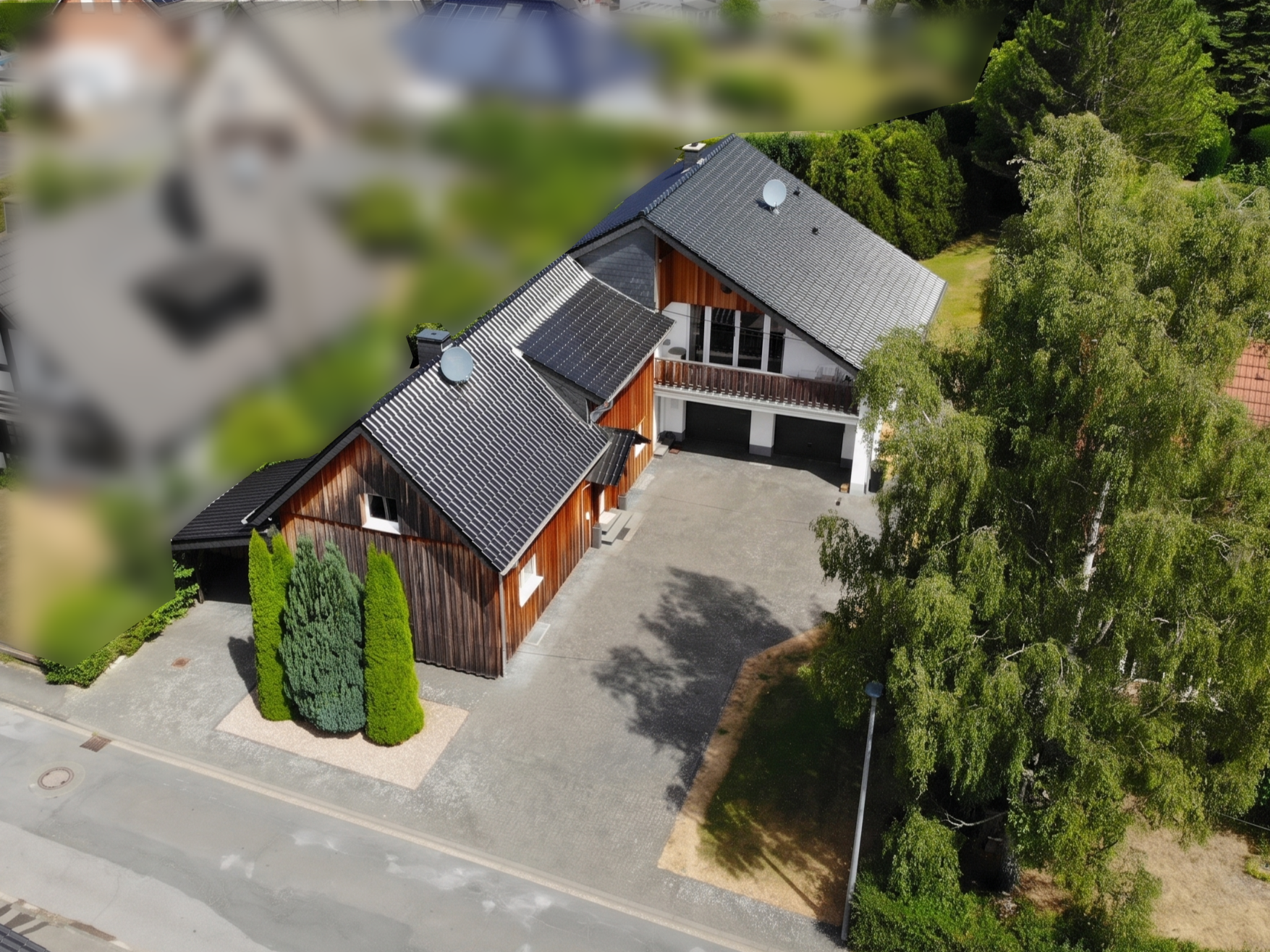 Zweiteilige Immobilie mit viel Potential: Top saniert und neuwertig!
