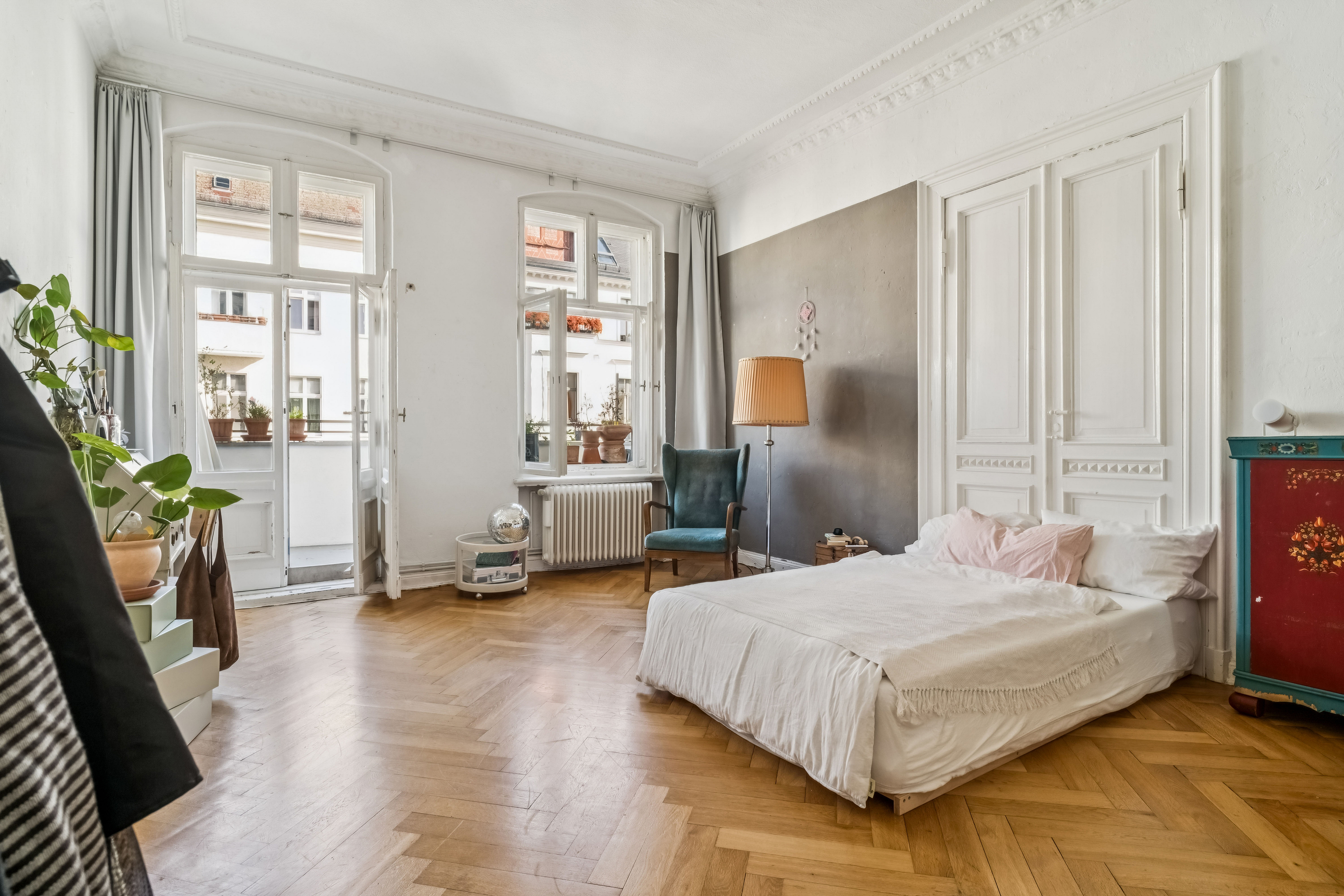 Gründerzeitliche Eleganz in Moabit: Repräsentatives Altbaujuwel mit Balkon