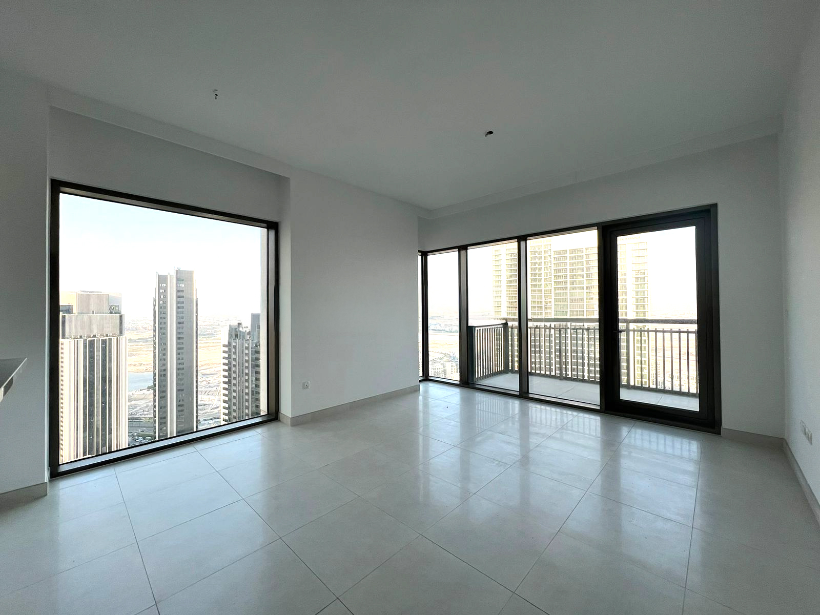 EXCLUSIVE | High Floor | Corner unit | Vacant