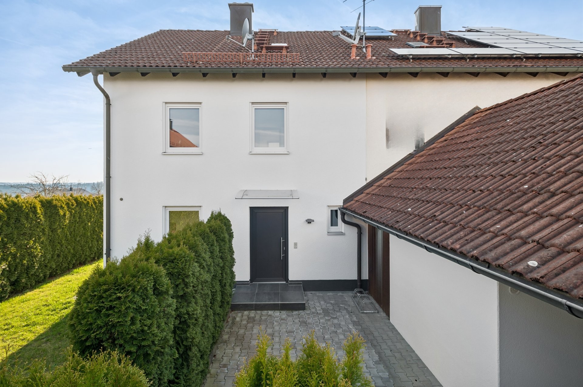 Top modernisierte Doppelhaushälfte mit großzügigem Raumangebot