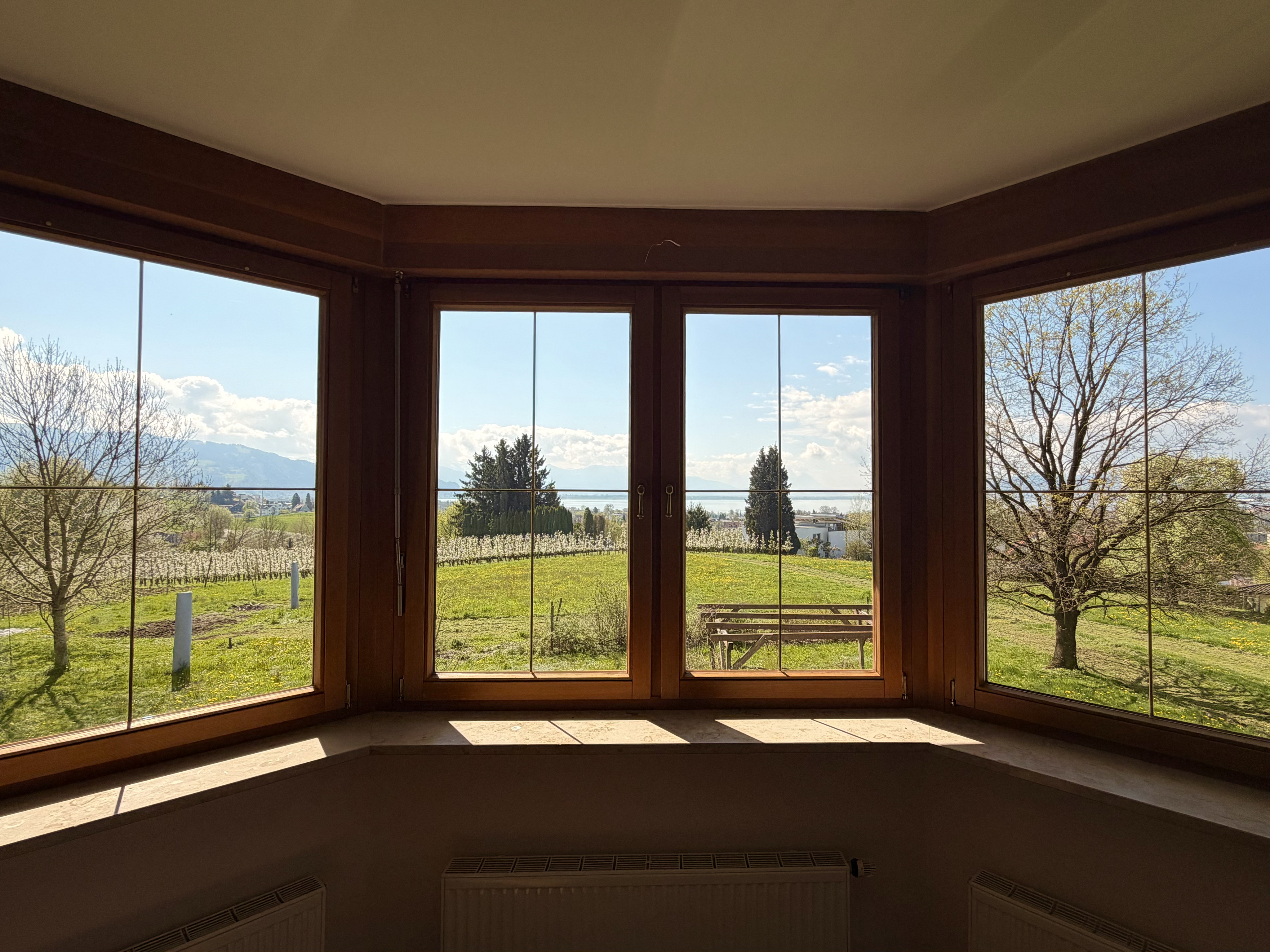 Exklusive Landhauswohnung in Alleinlage mit See- und Bergpanorama